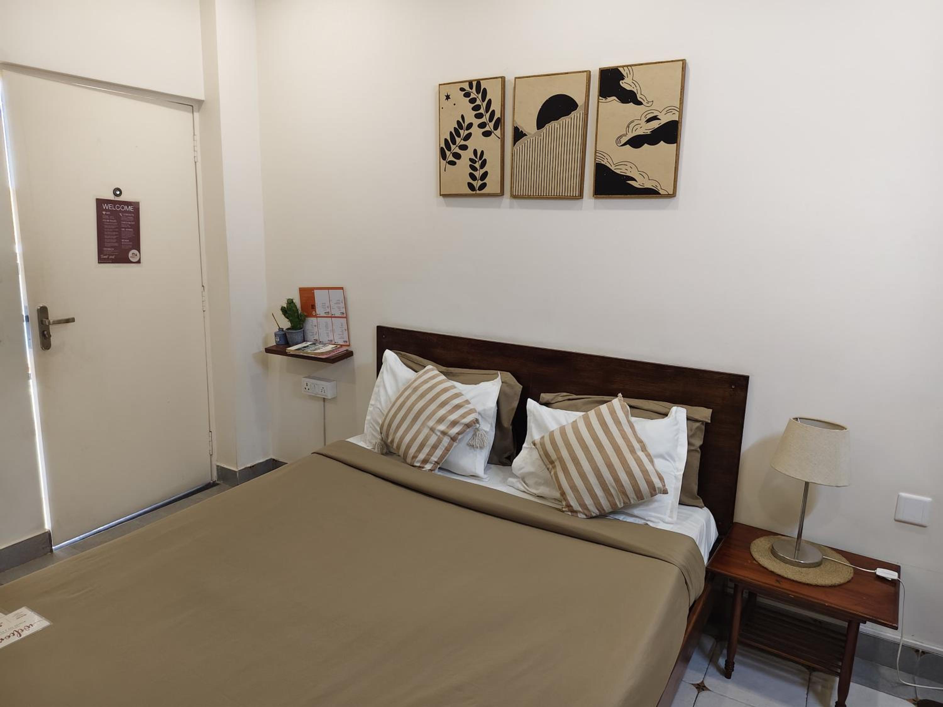 Budget Double Room - Photo 6