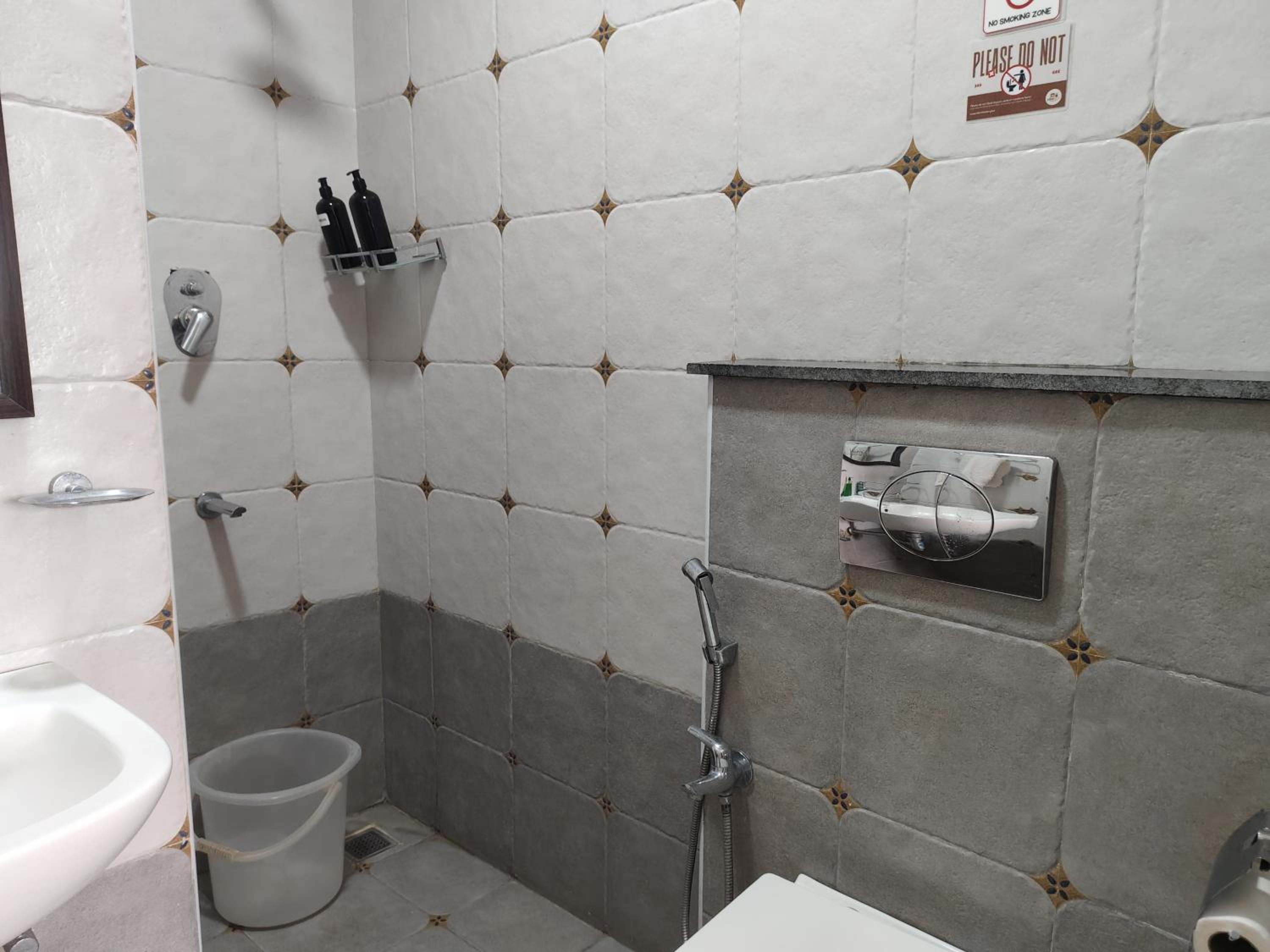Budget Double Room - Photo 2