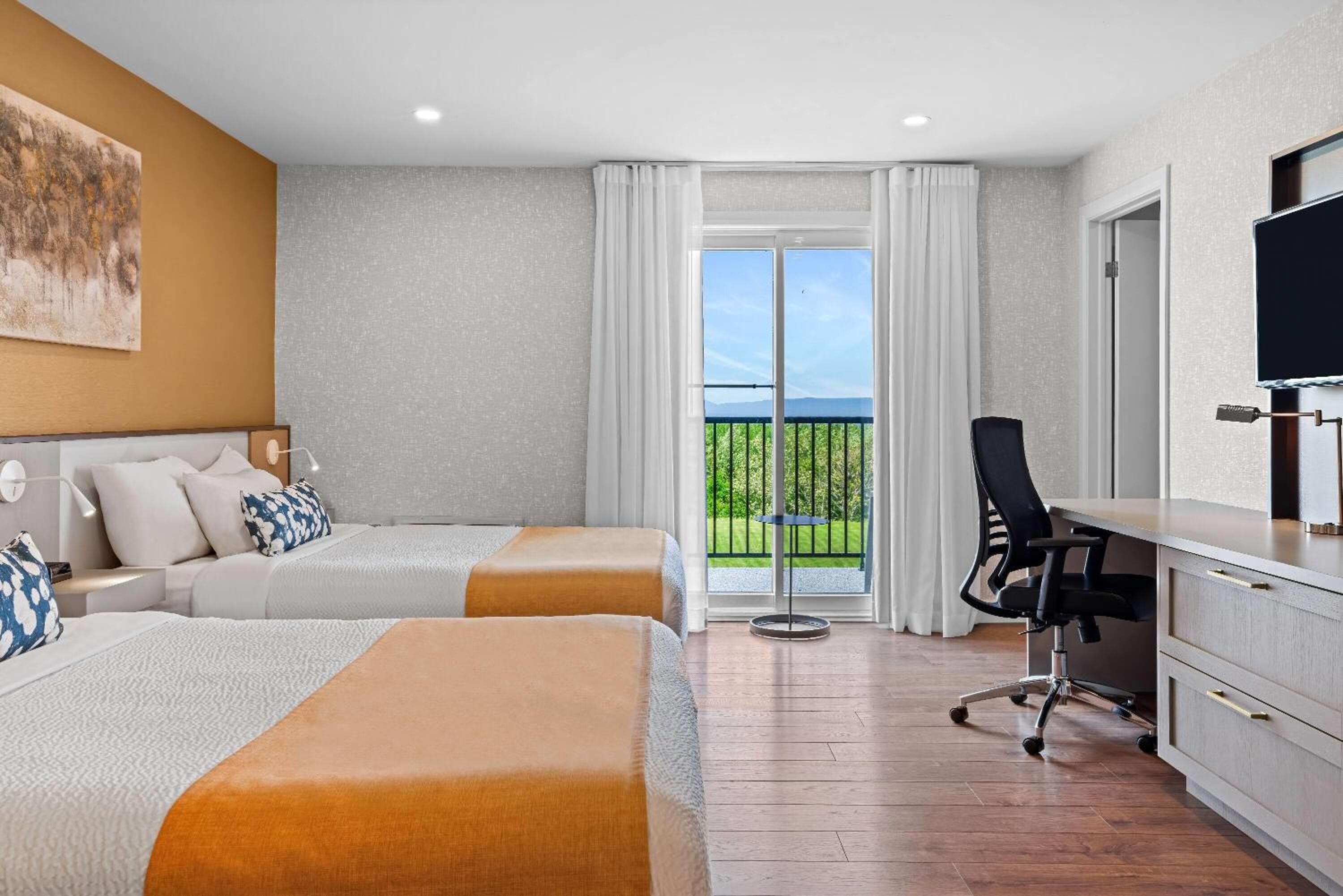 Garden Side Room with Two Queen Beds and Balcony - Non-Smoking photo 3