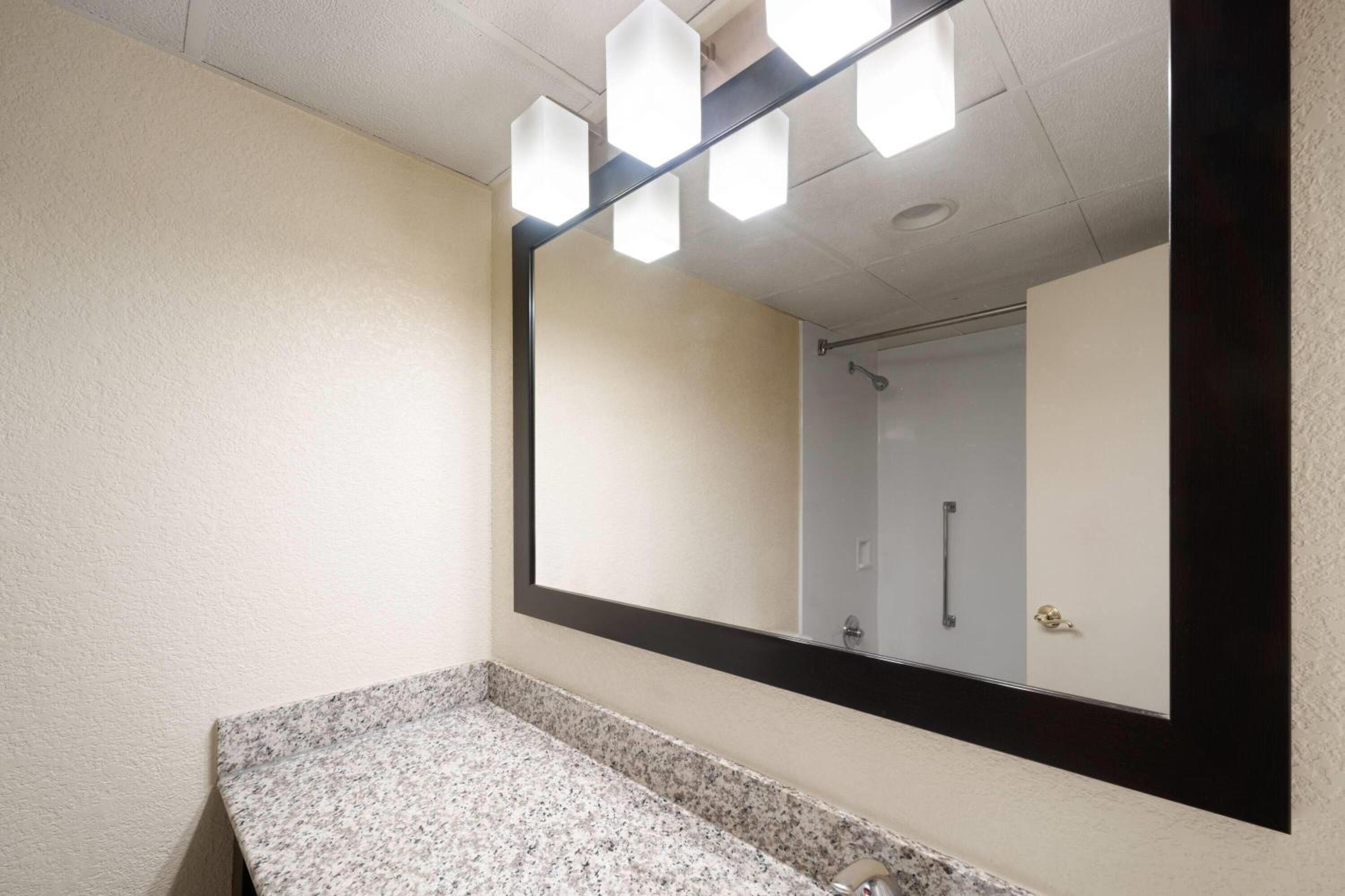 One-Bedroom Suite with Two Queen Beds and Kitchenette - Non-Smoking - Photo 1