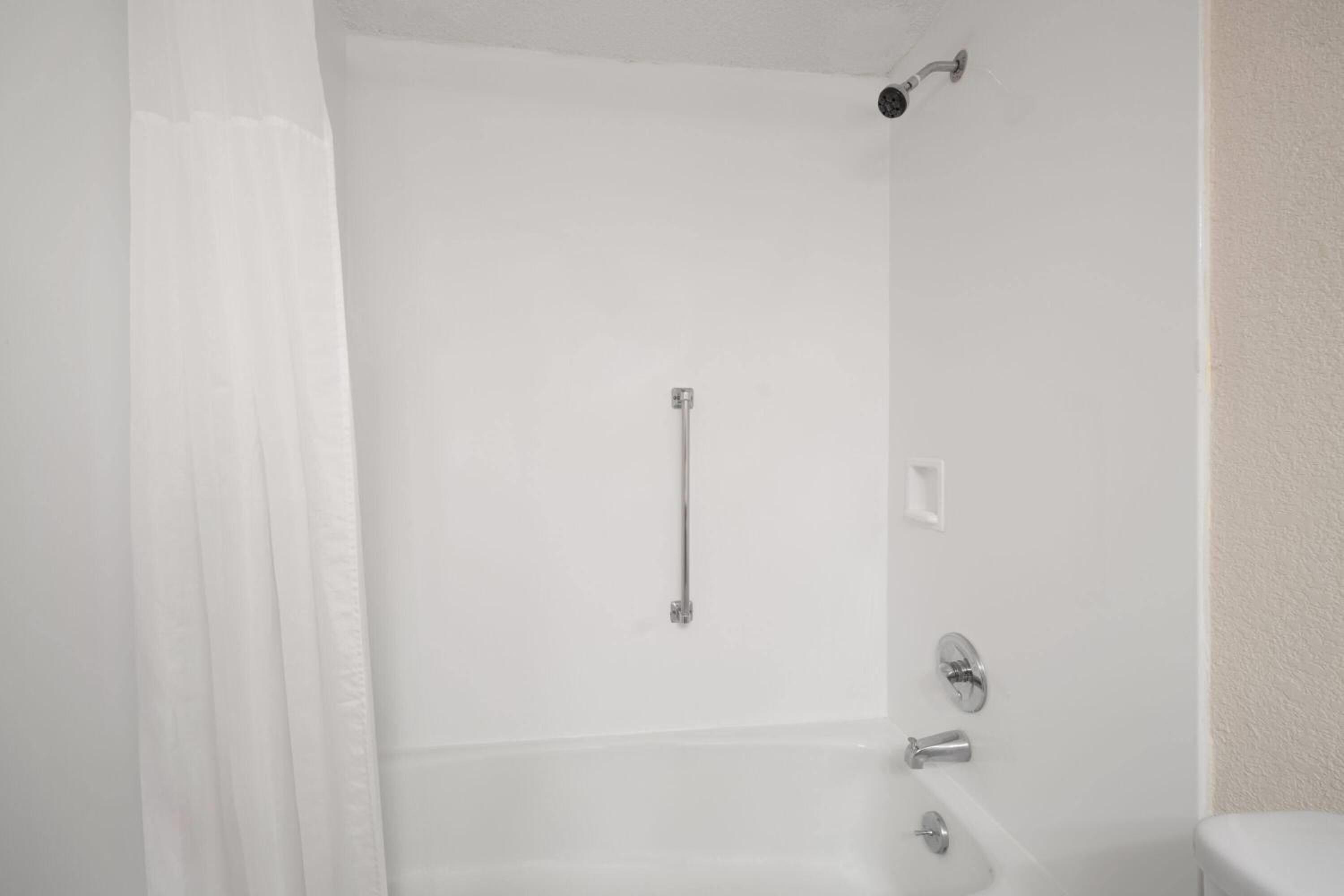 One-Bedroom Suite with Two Queen Beds and Kitchenette - Non-Smoking - Photo 2