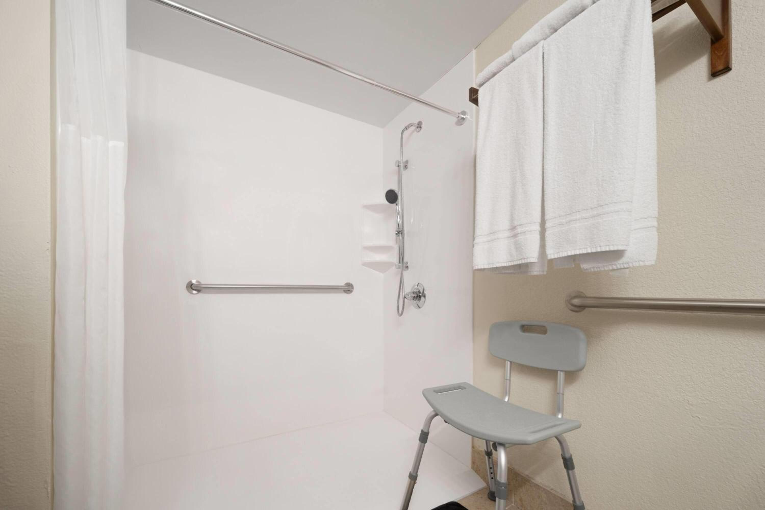 King Room - Disability Access - Photo 3