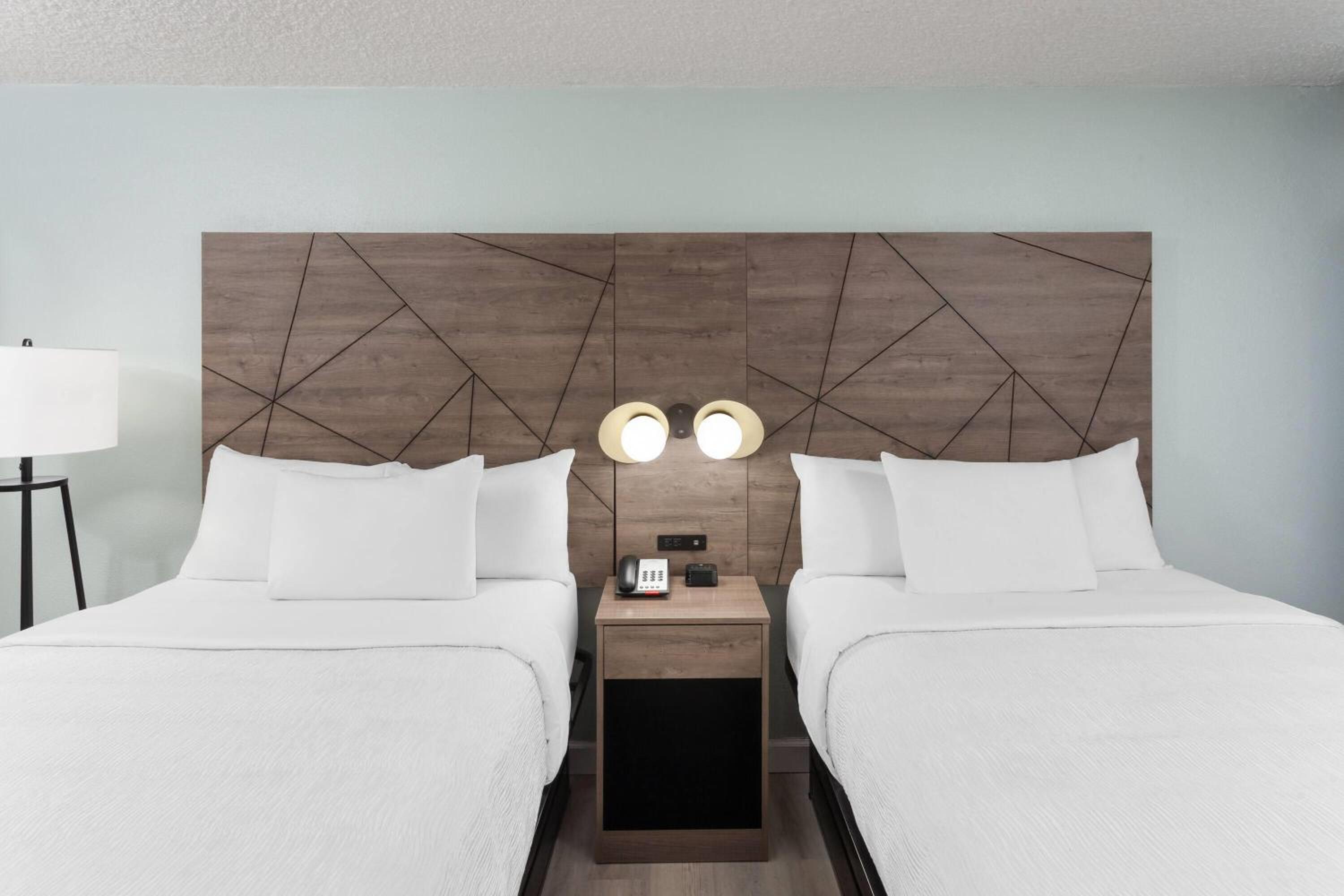 Double Room with Two Double Beds - Non-Smoking - Photo 2