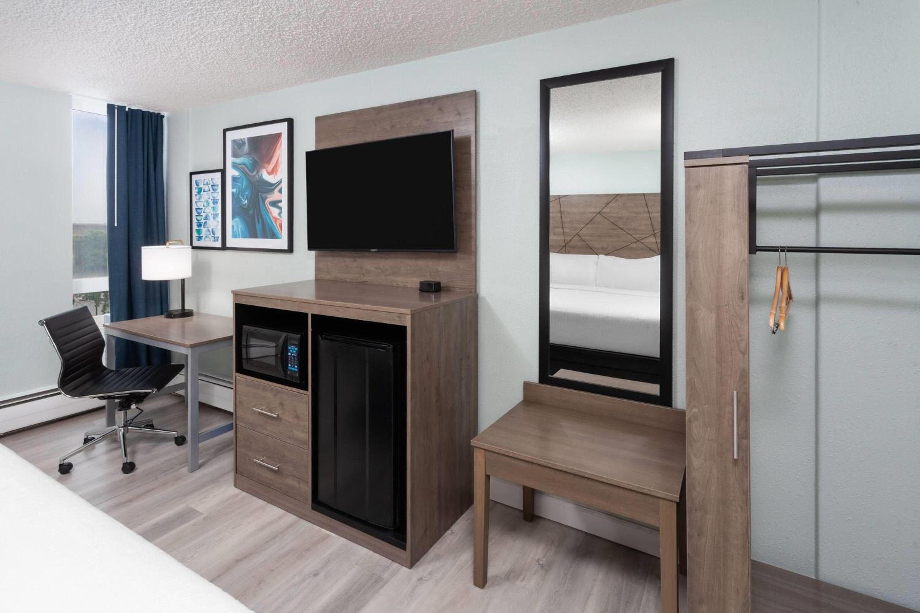 King Room - Non-Smoking - Photo 1