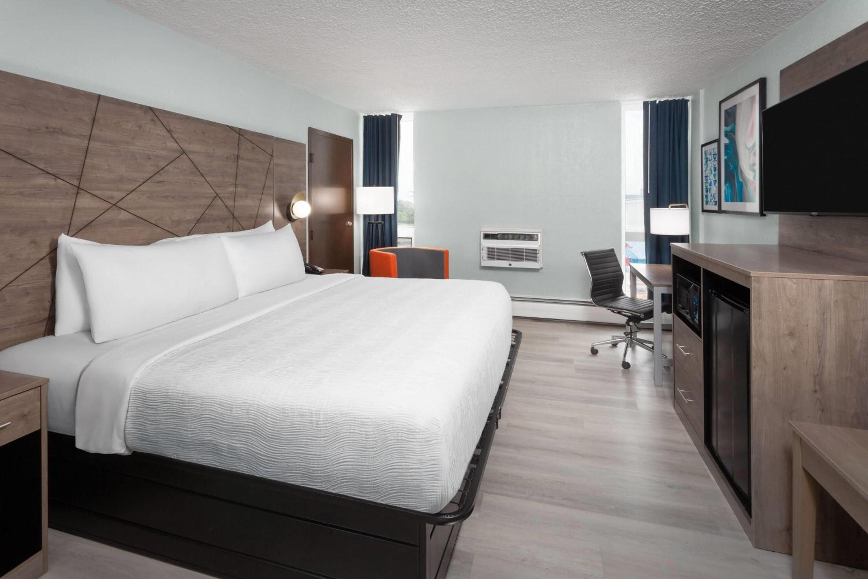 King Room - Non-Smoking - Photo 2