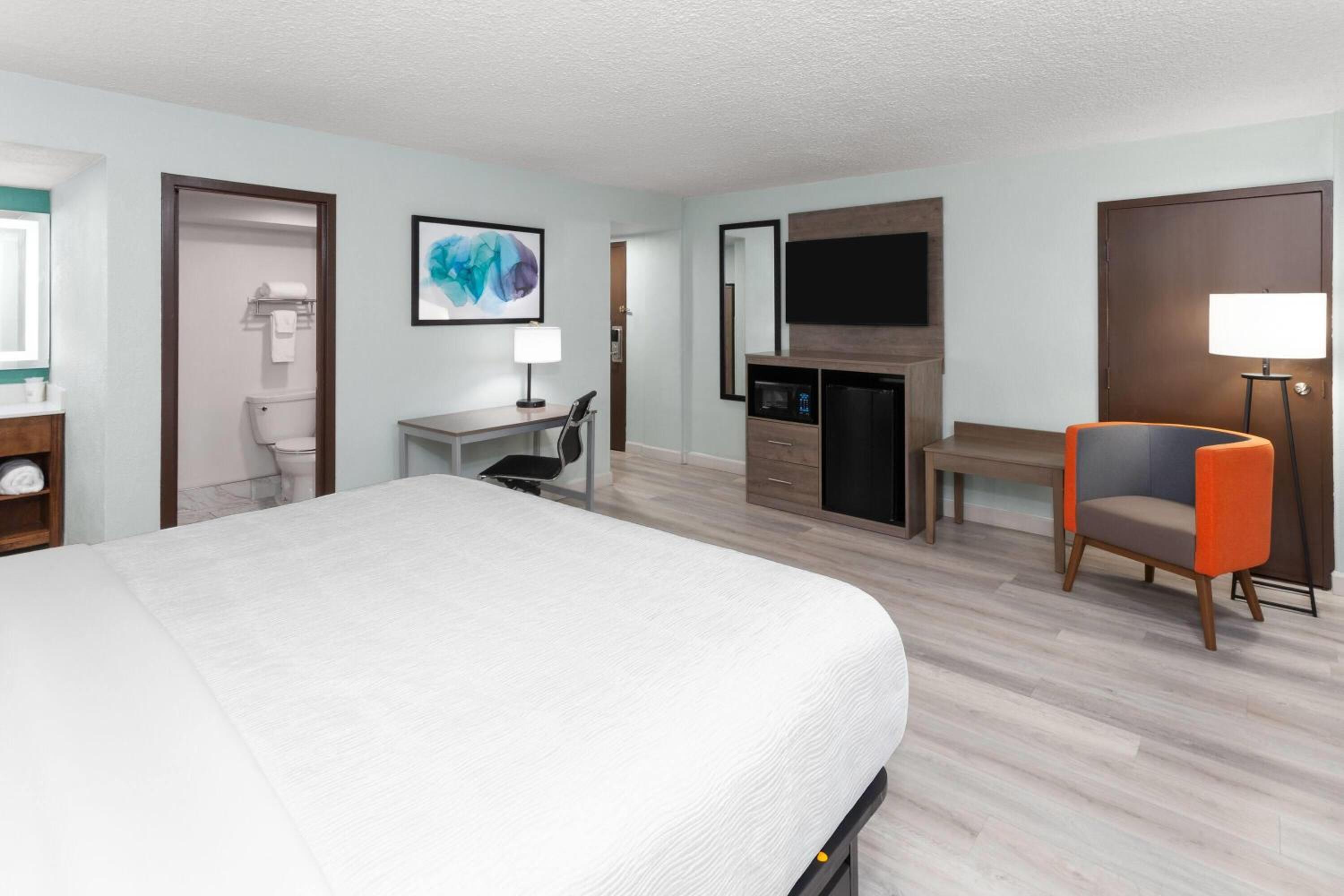 King Studio Suite - Non-Smoking - Photo 2