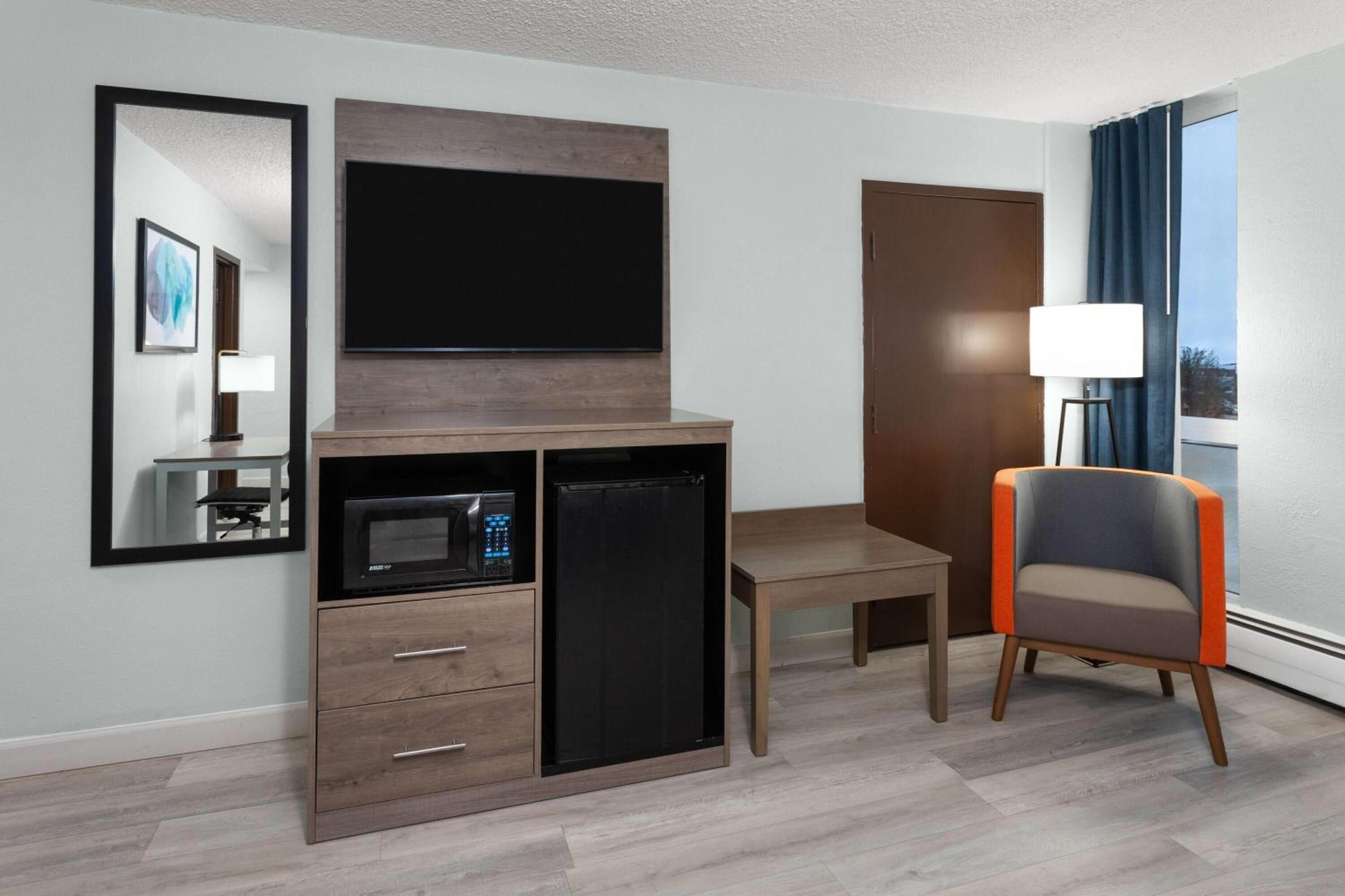 King Studio Suite - Non-Smoking - Photo 3