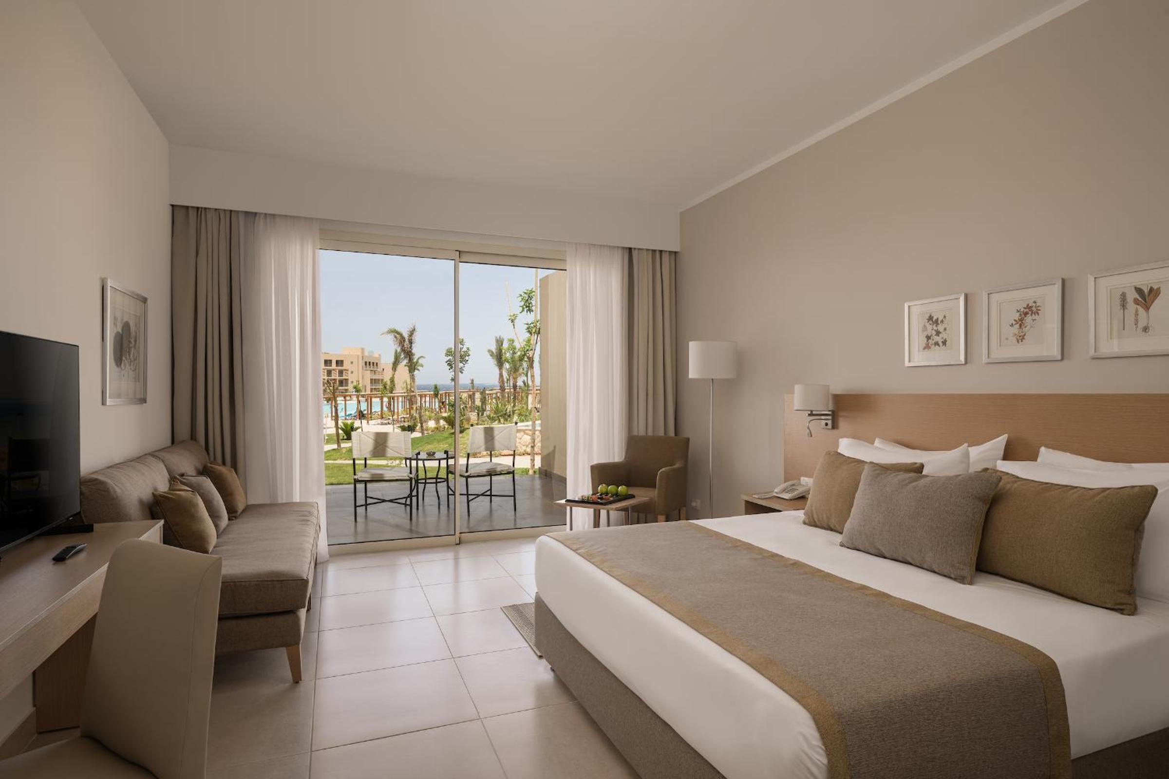 Deluxe Family, Queen or Twin Bed, Pool view