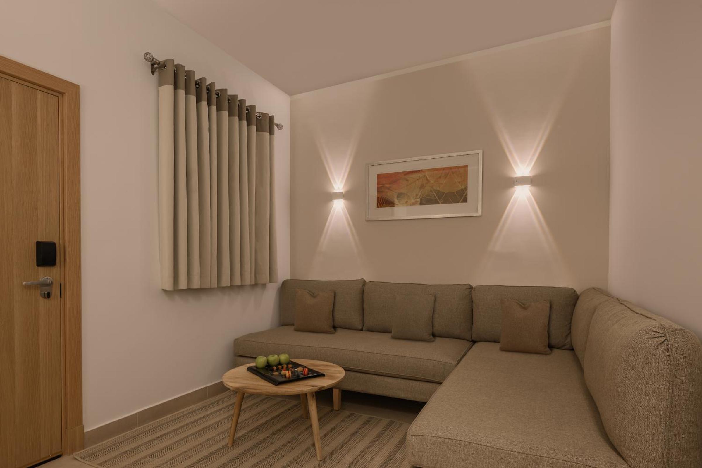 Deluxe Family, Queen or Twin Bed, Pool view