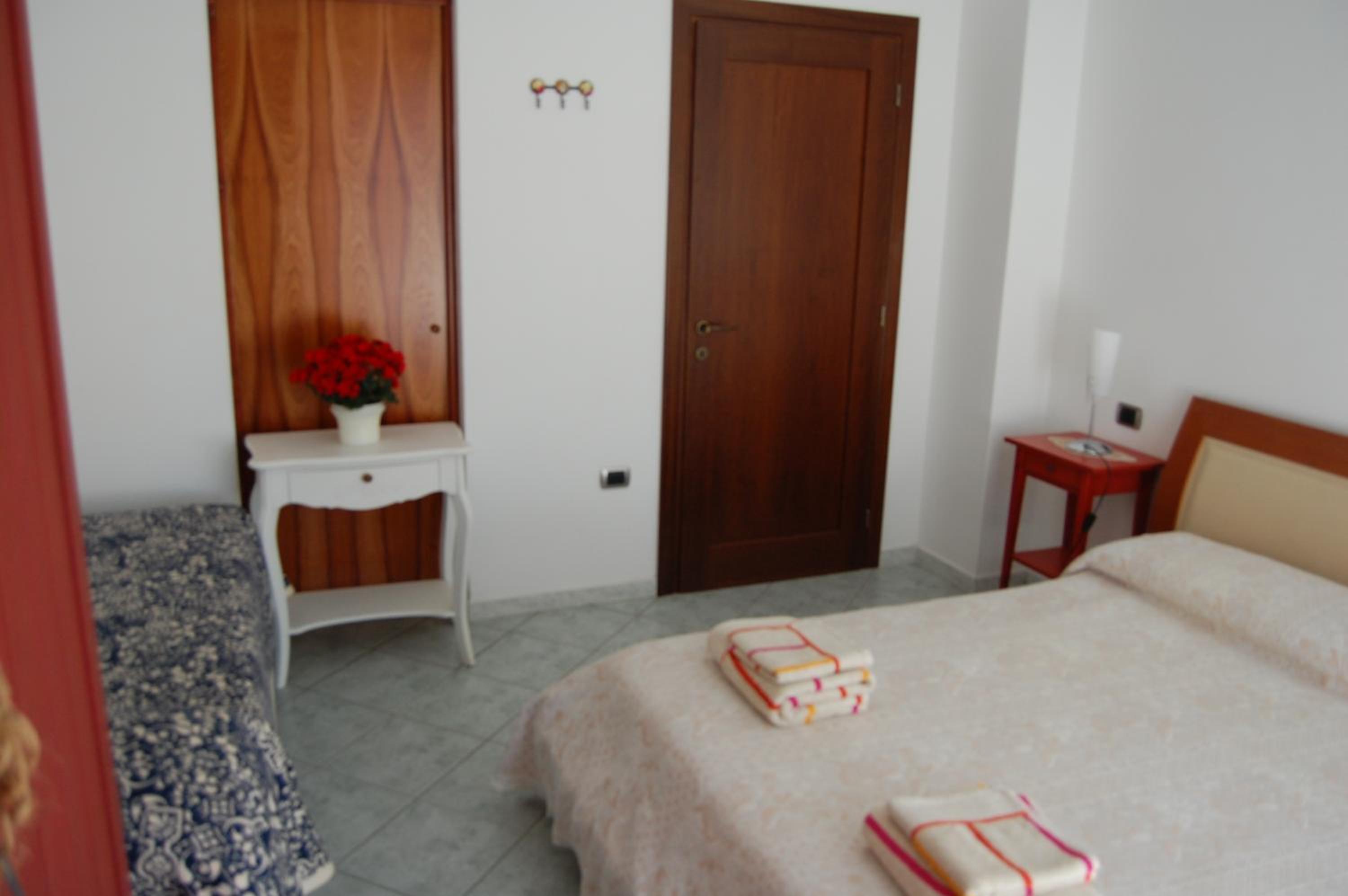 Triple Room with Private External Bathroom photo 1