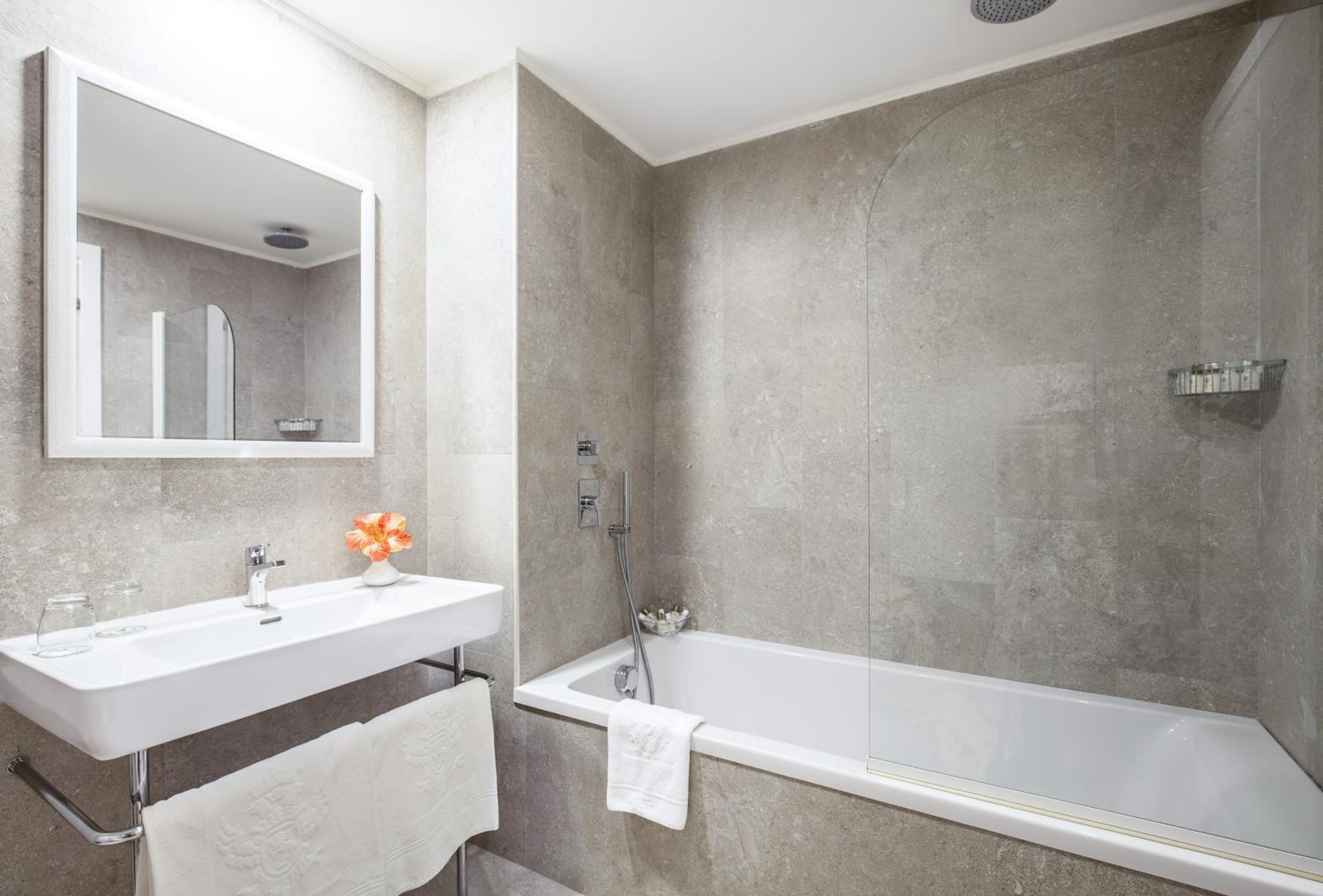 Classic Double or Twin Room - Photo 2