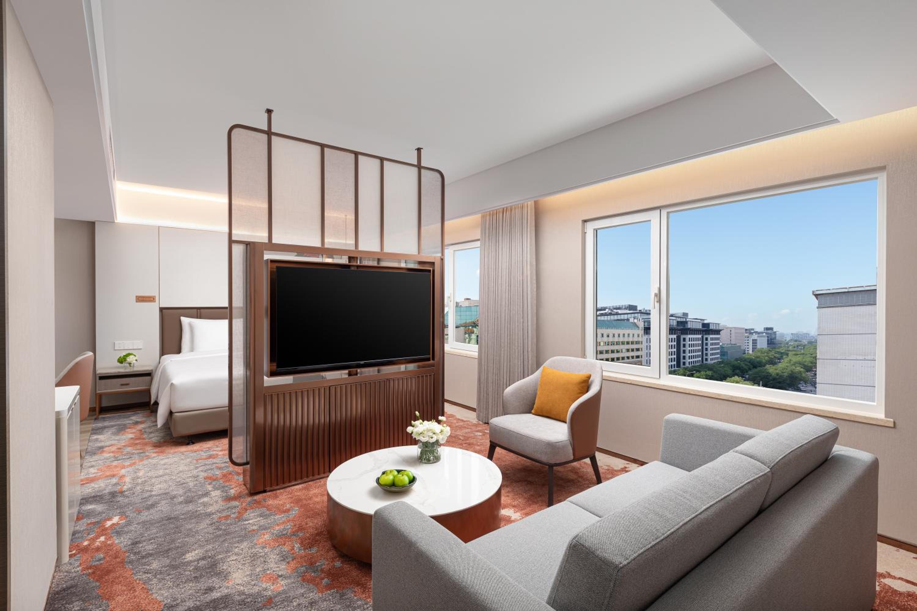 Business Suite - Photo 4