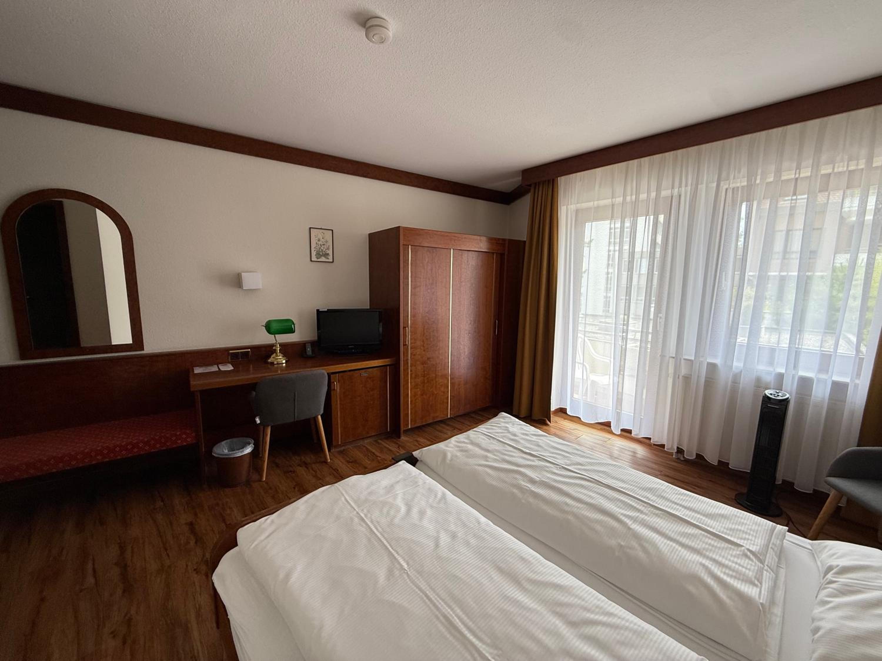 Standard Double Room - Photo 4