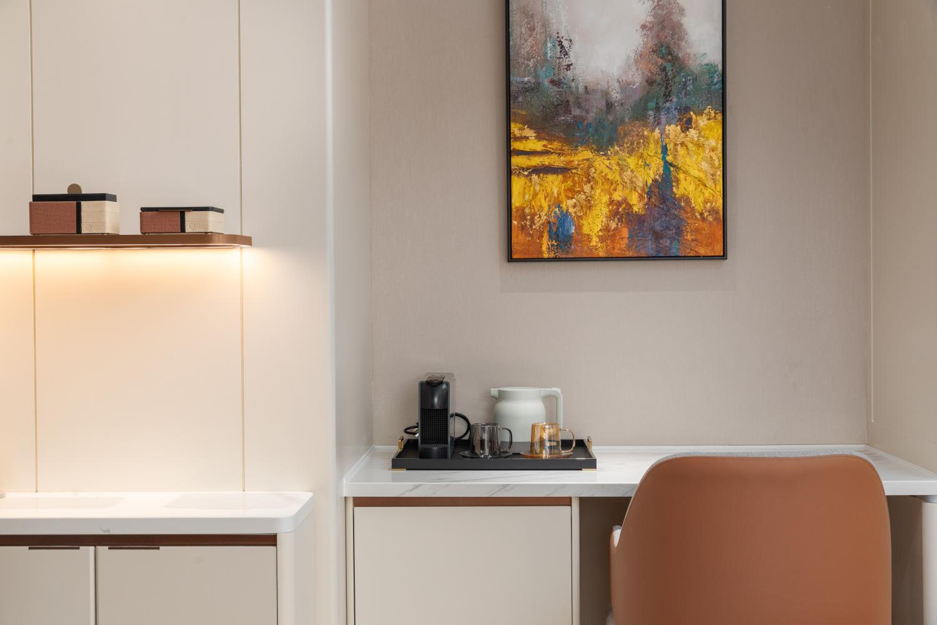 Business Suite - Photo 2
