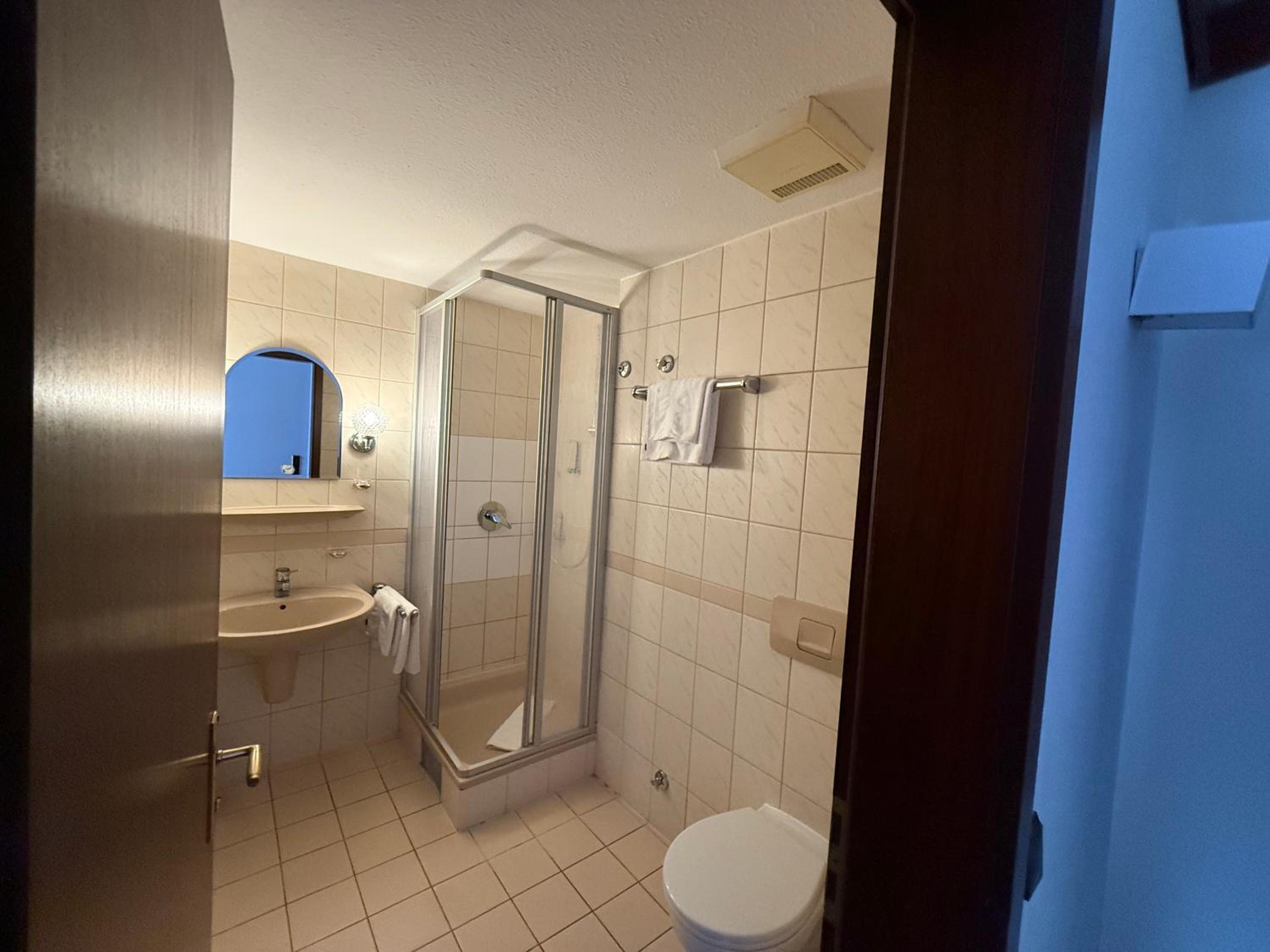 Standard Double Room - Photo 6