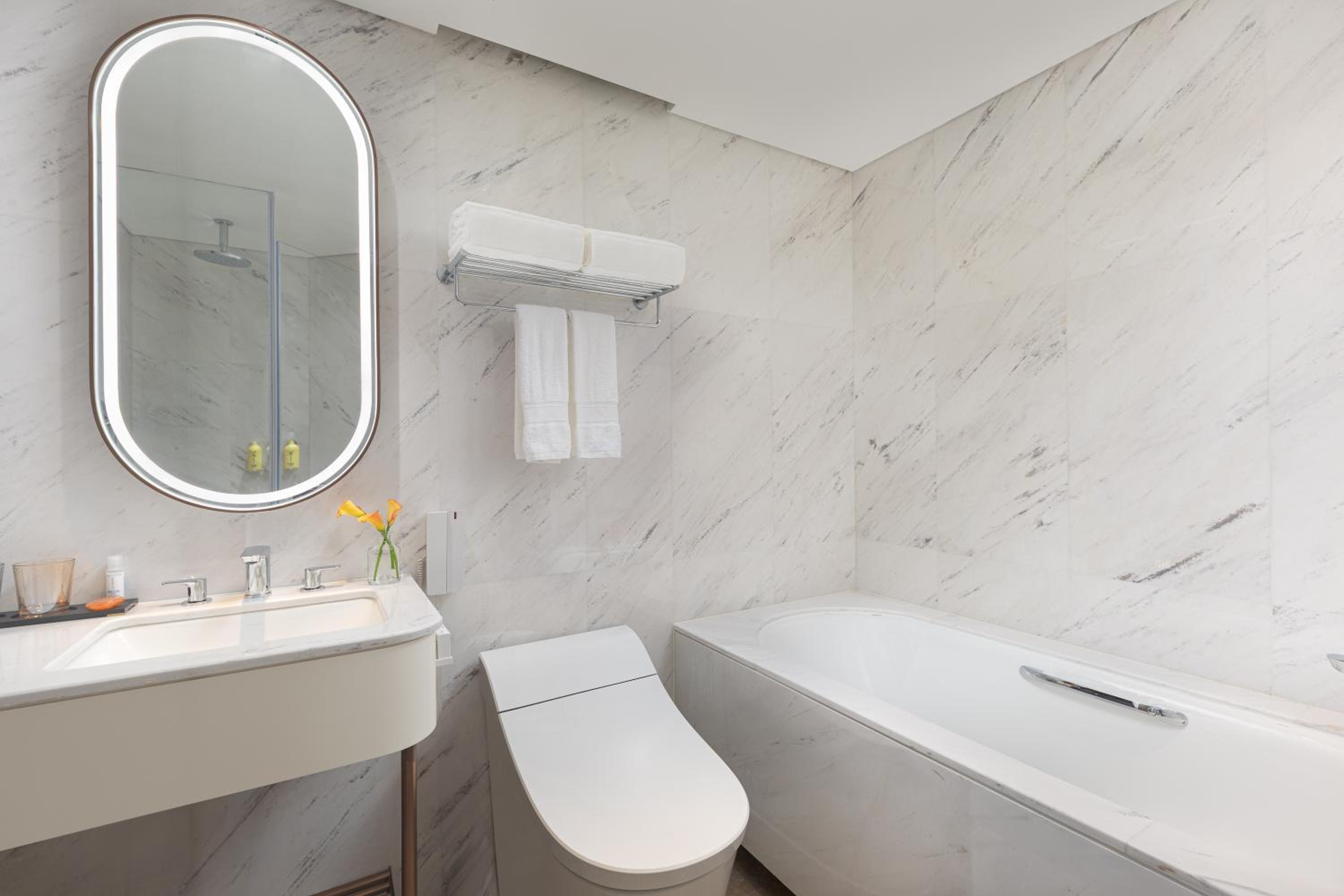 Business Suite - Photo 1