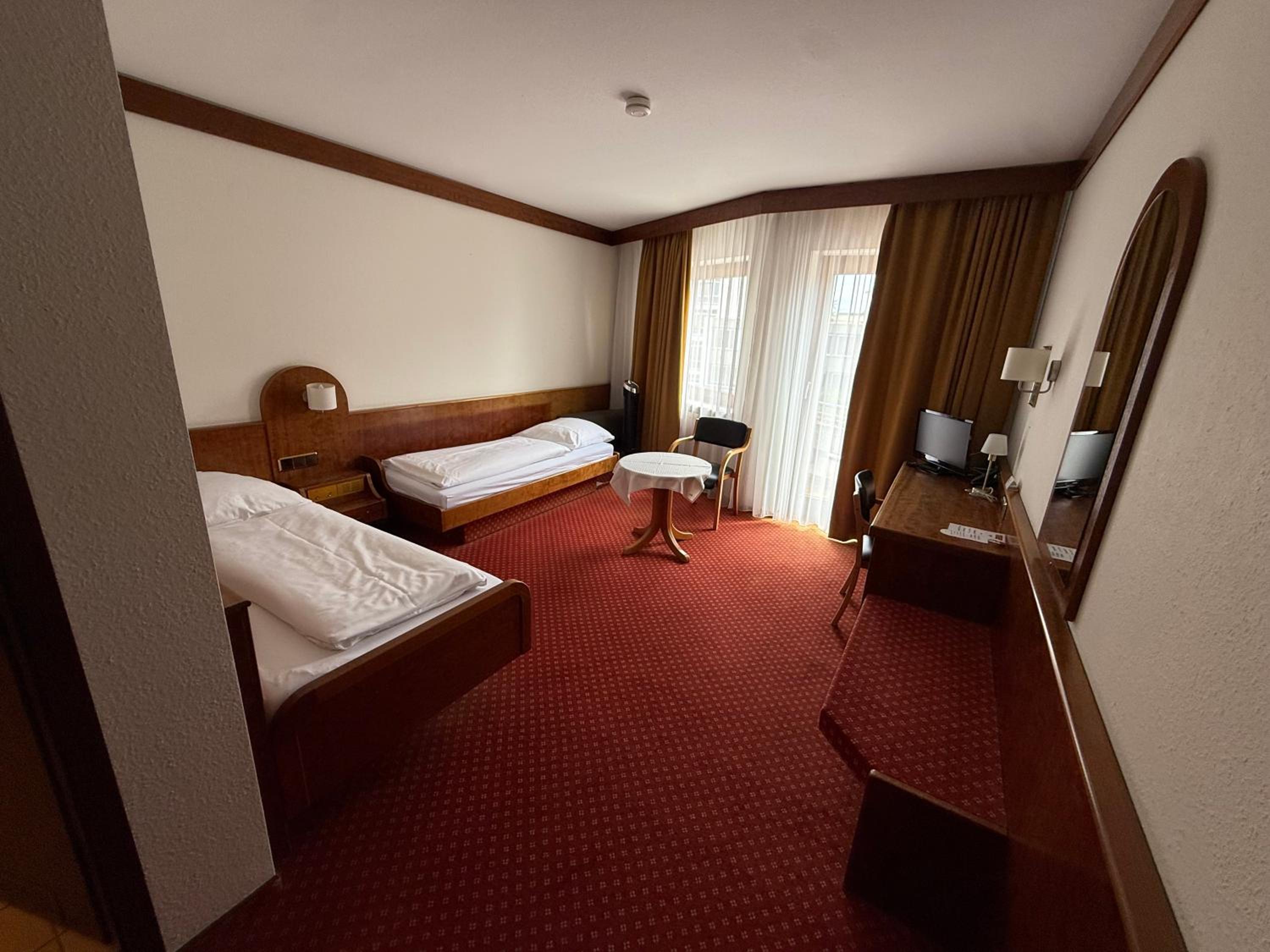 Standard Twin Room - Photo 1