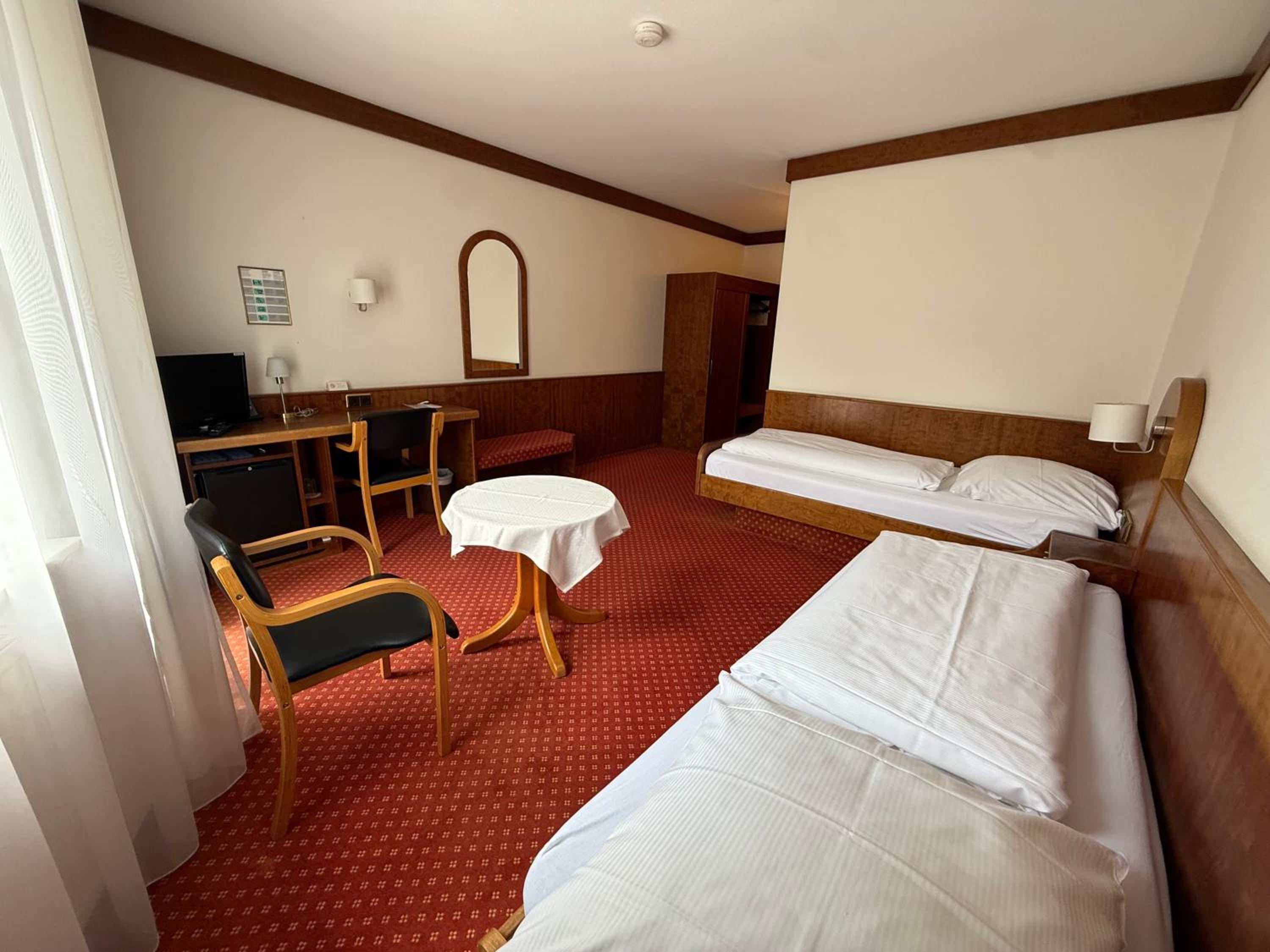 Standard Twin Room - Photo 5