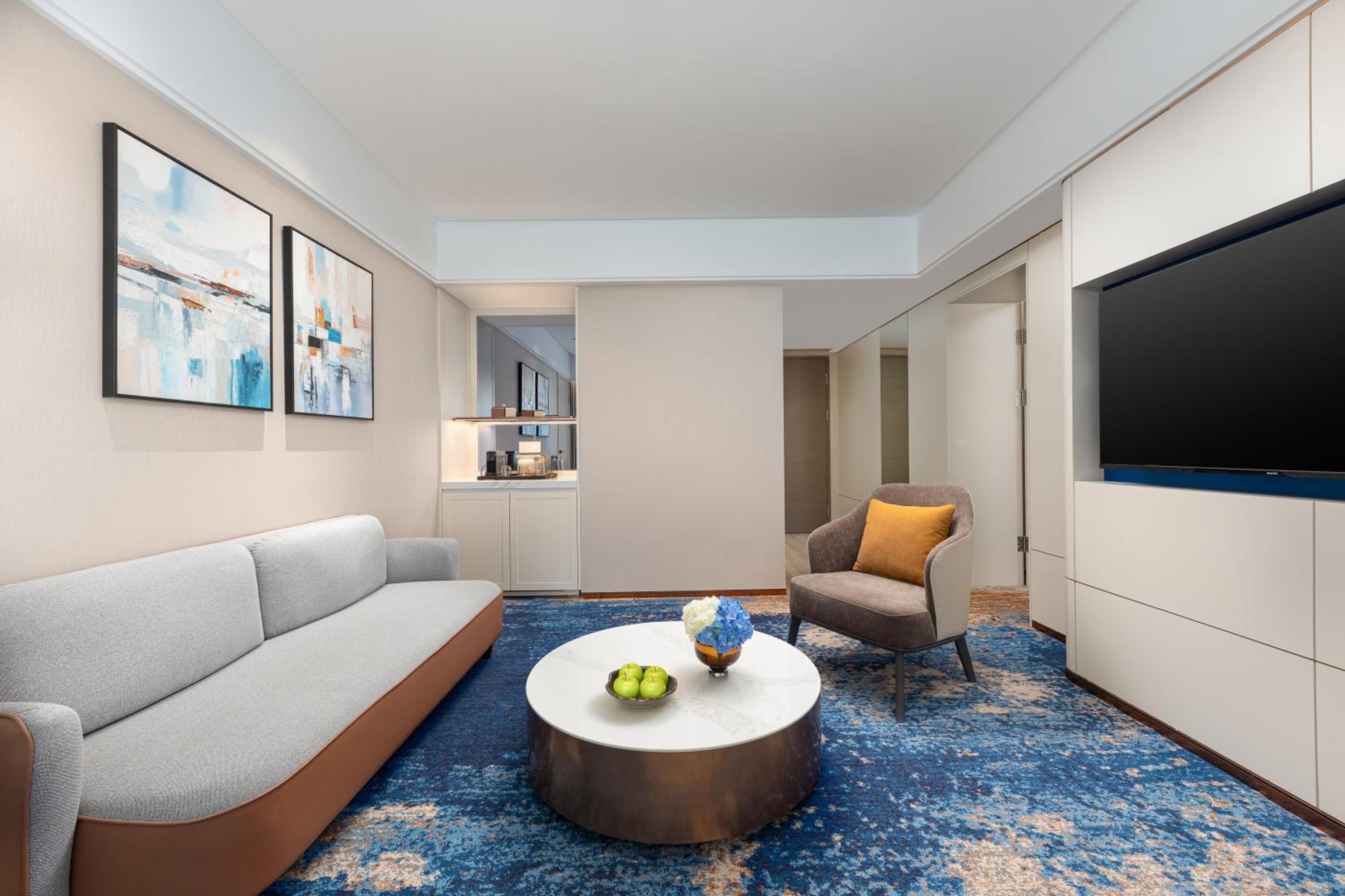 Executive Suite - Photo 3