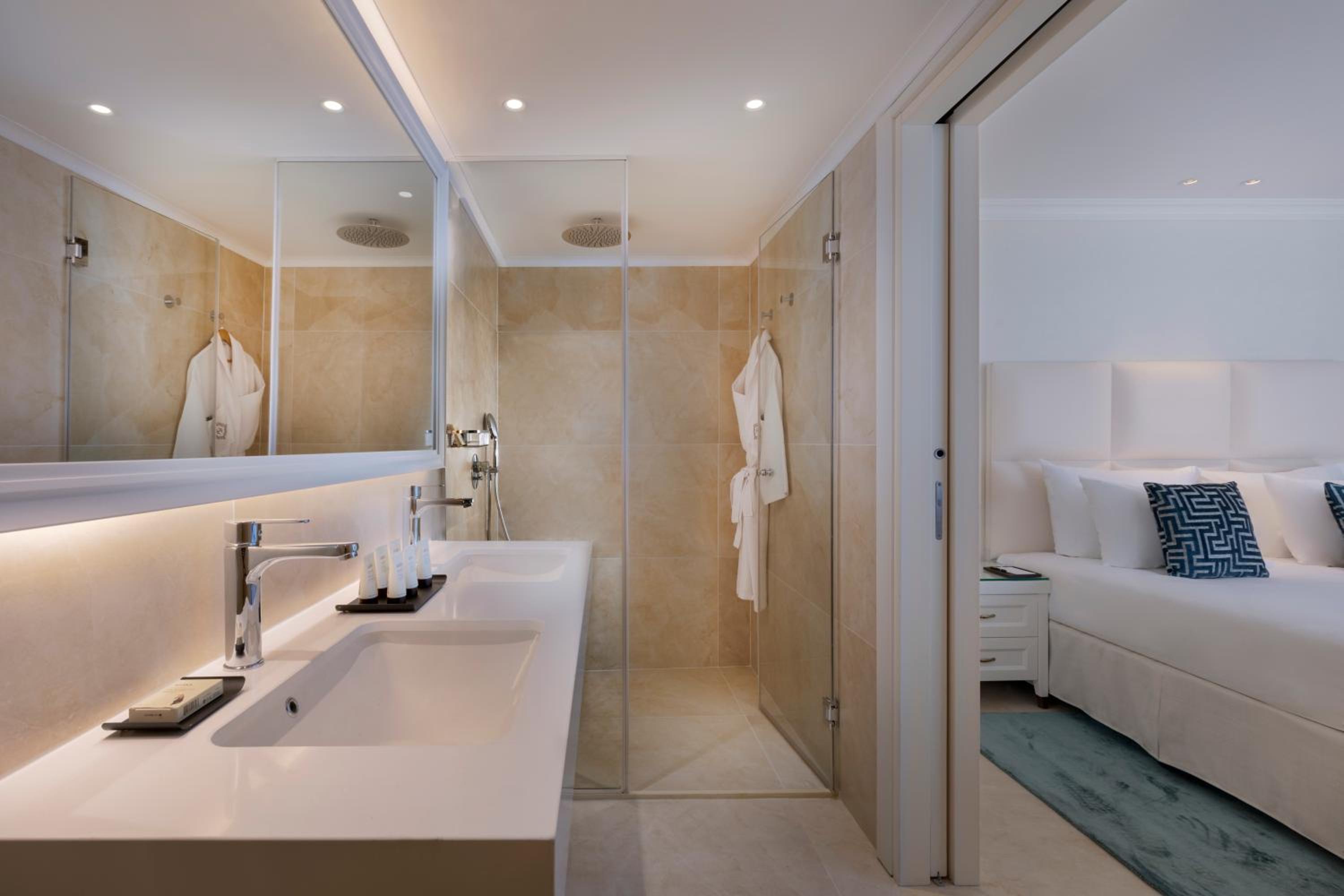 Standard Twin Room with Garden View