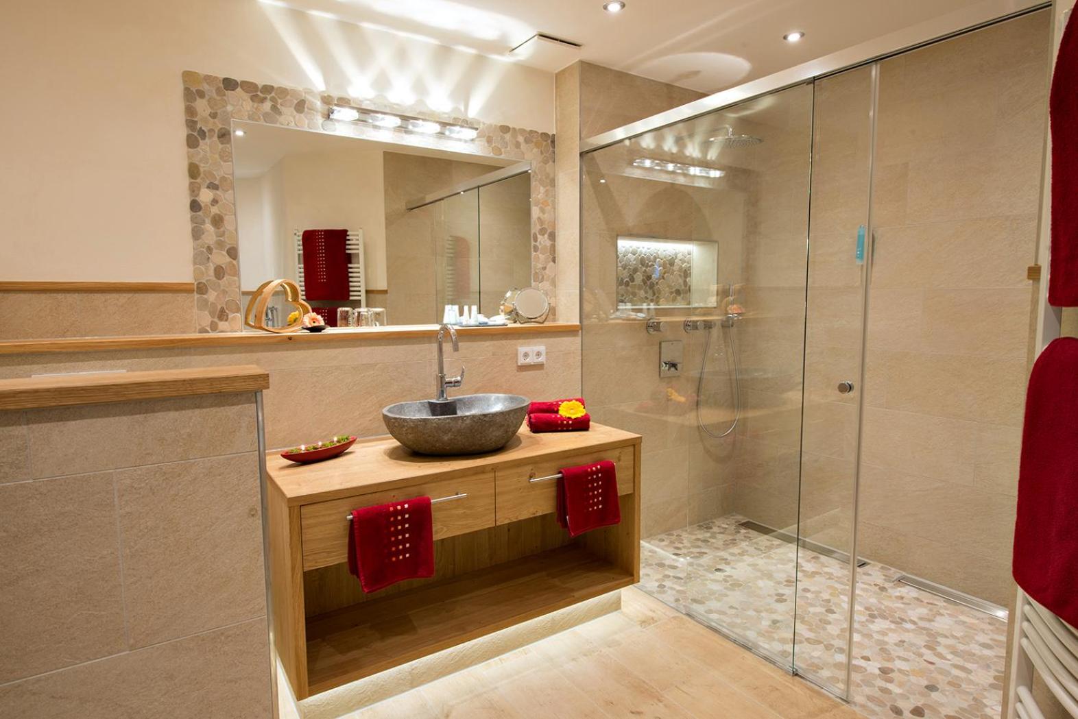 Deluxe Double Room - Photo 19