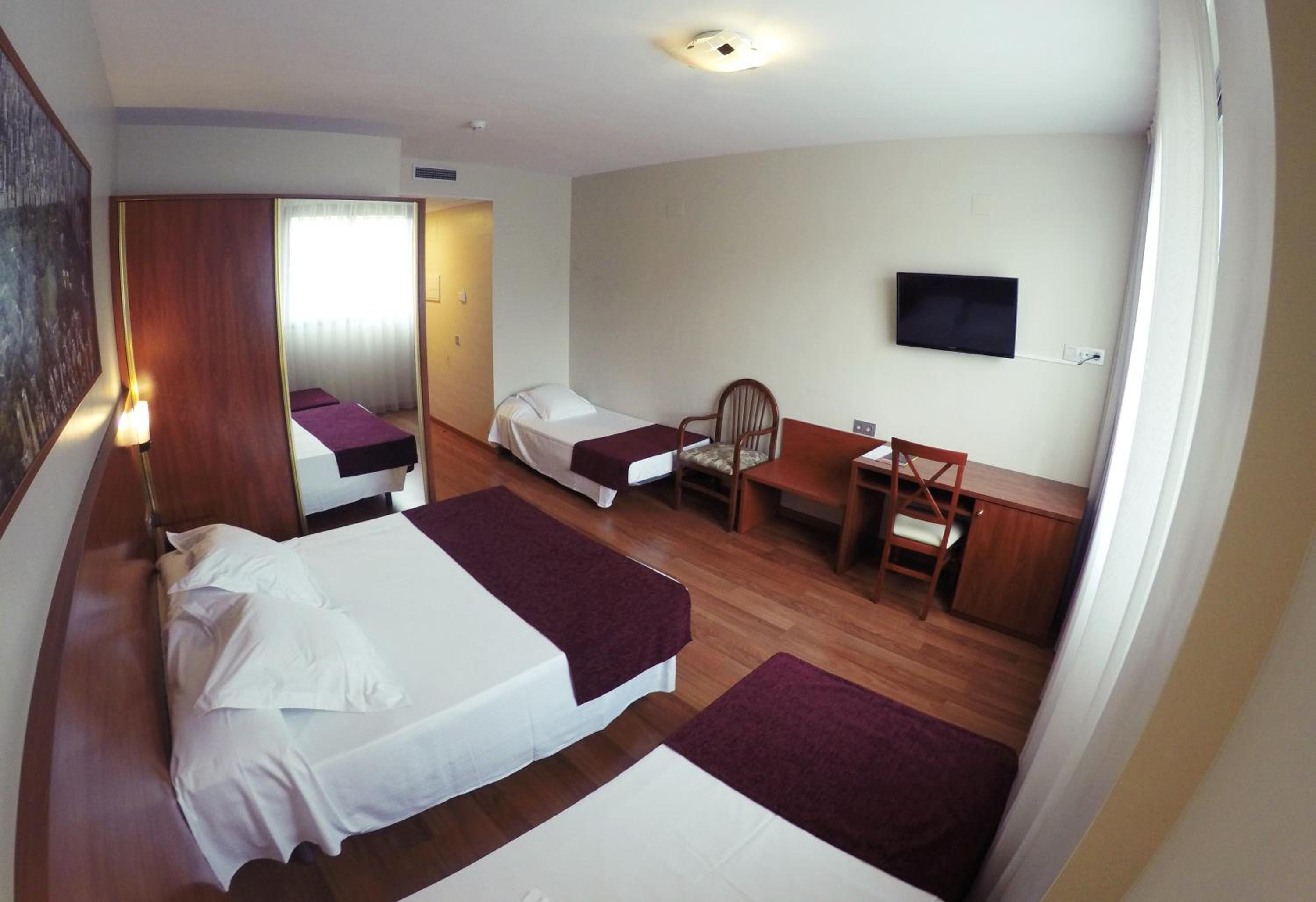 Habitación familiar con estacionamiento (2 adultos + 2 niños)