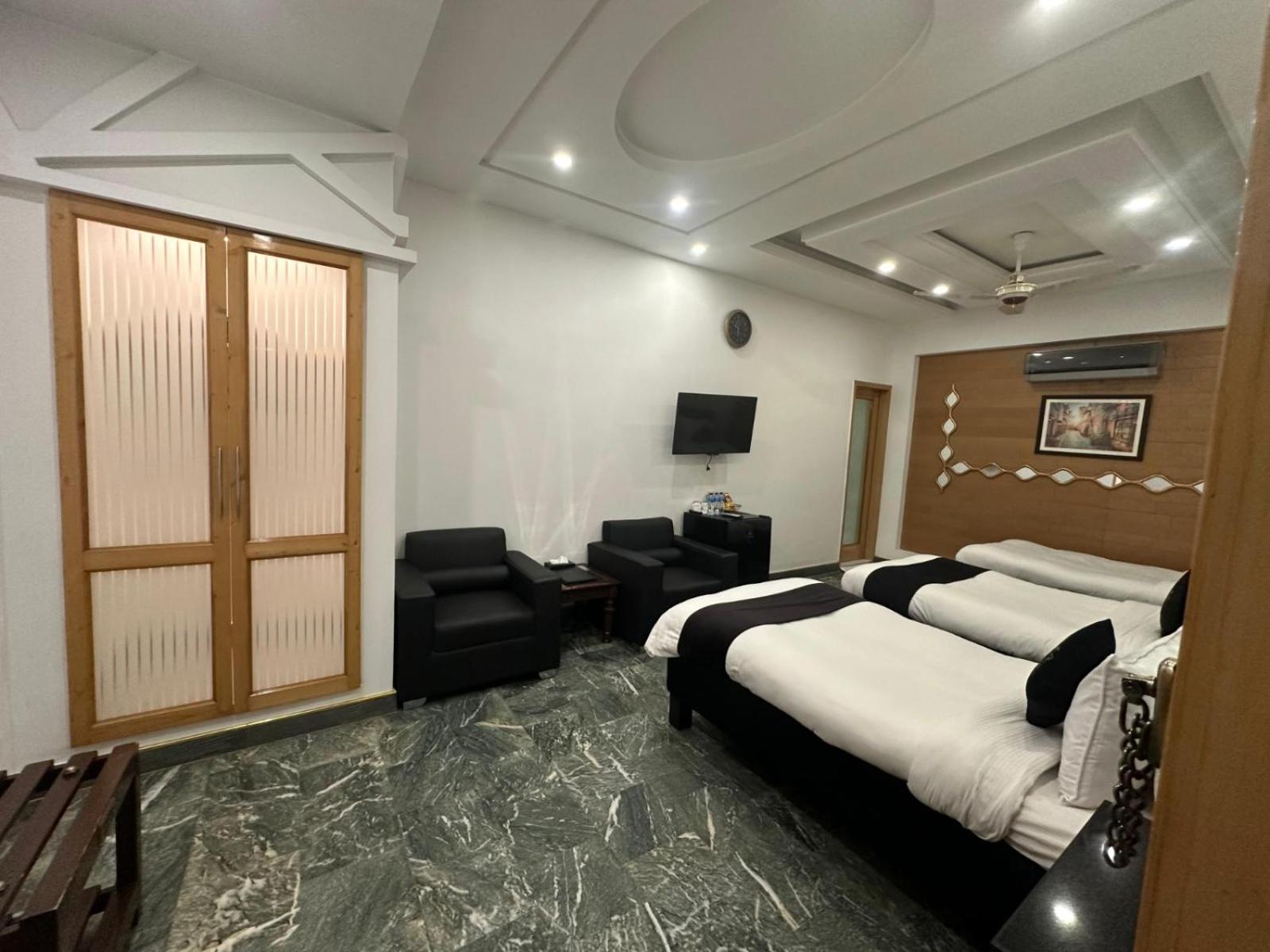 Superior Triple Room photo 3