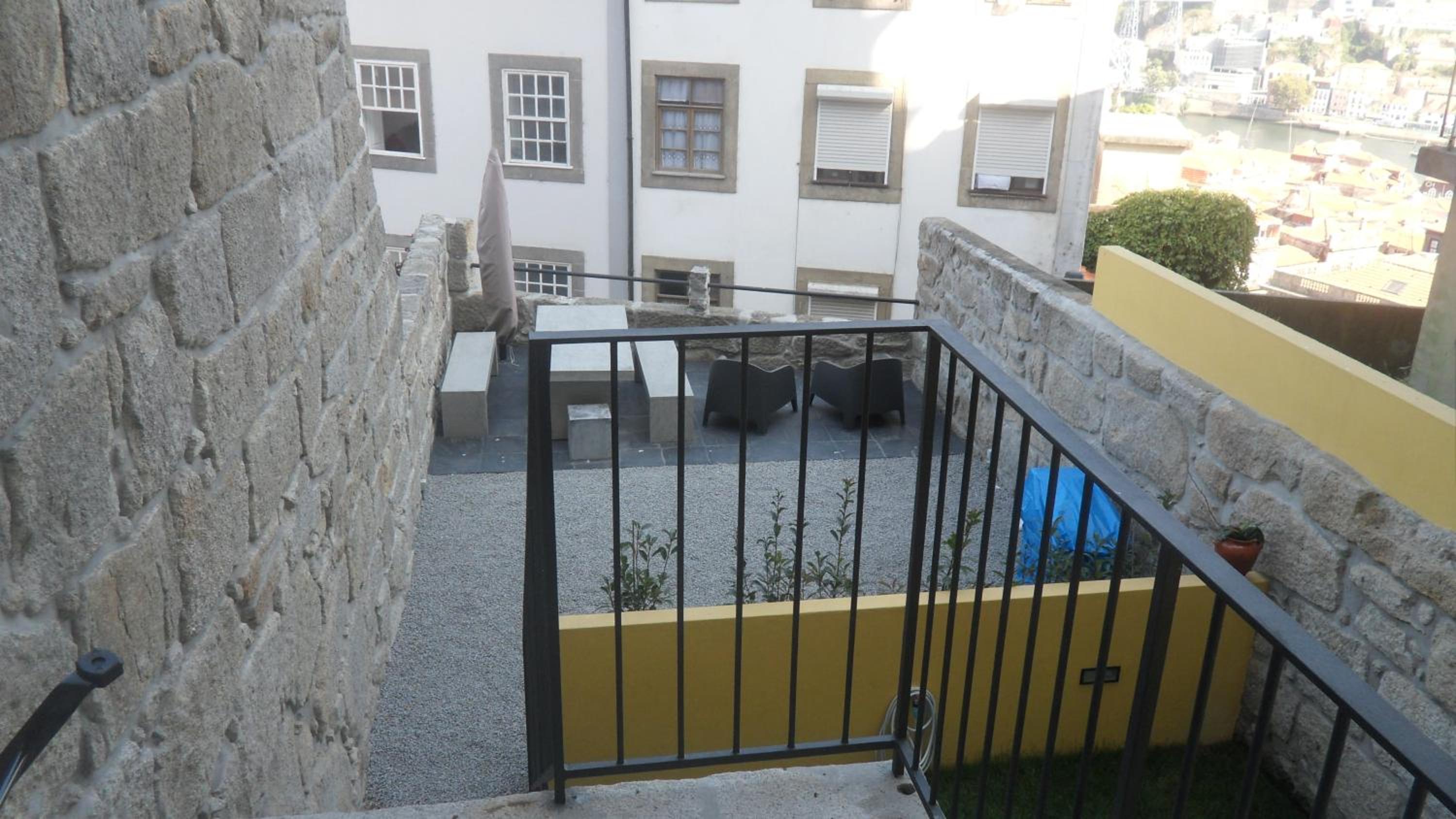 Apartment with Terrace - Photo 9