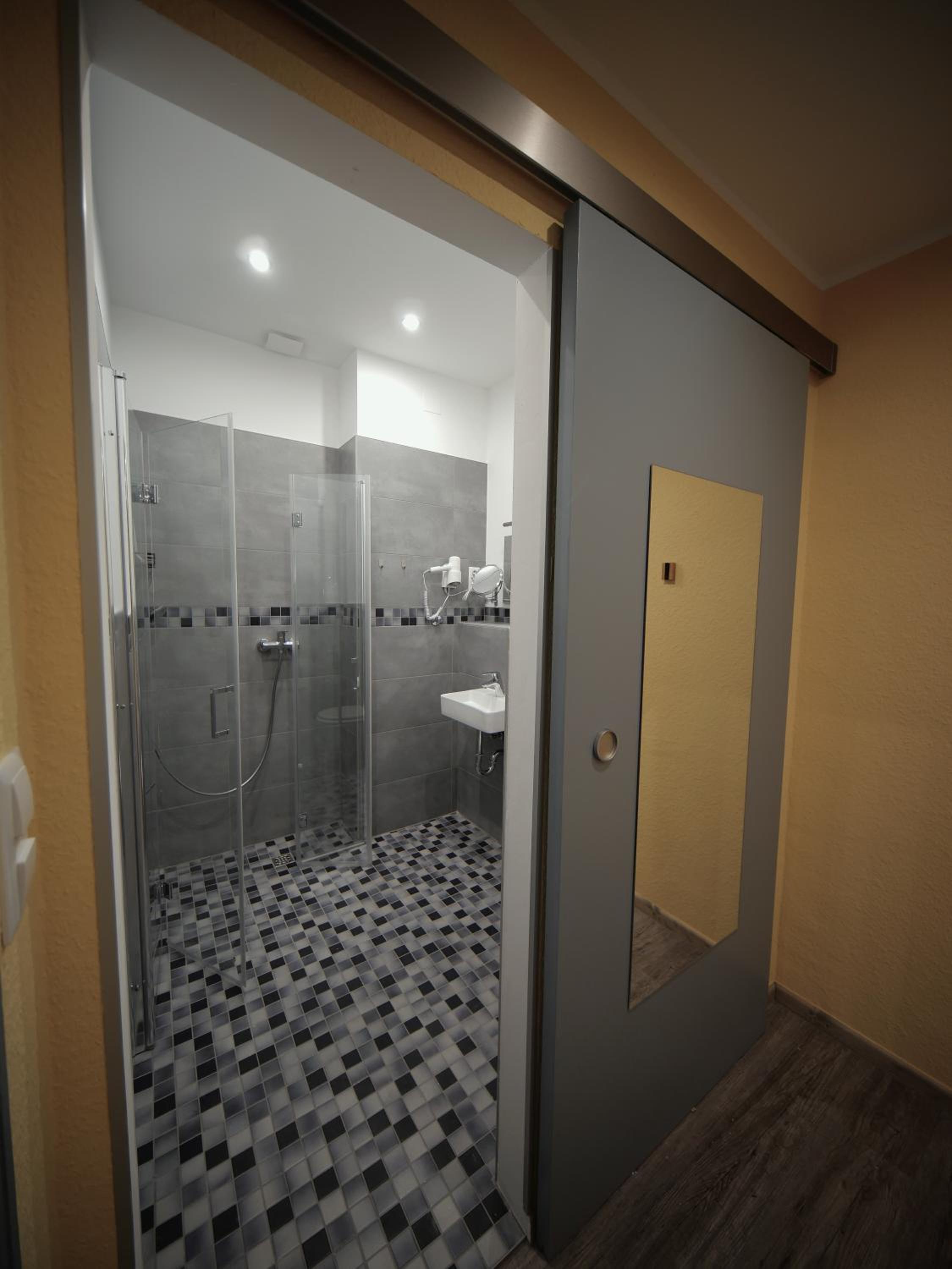 Comfort Triple Room with Shower photo 3