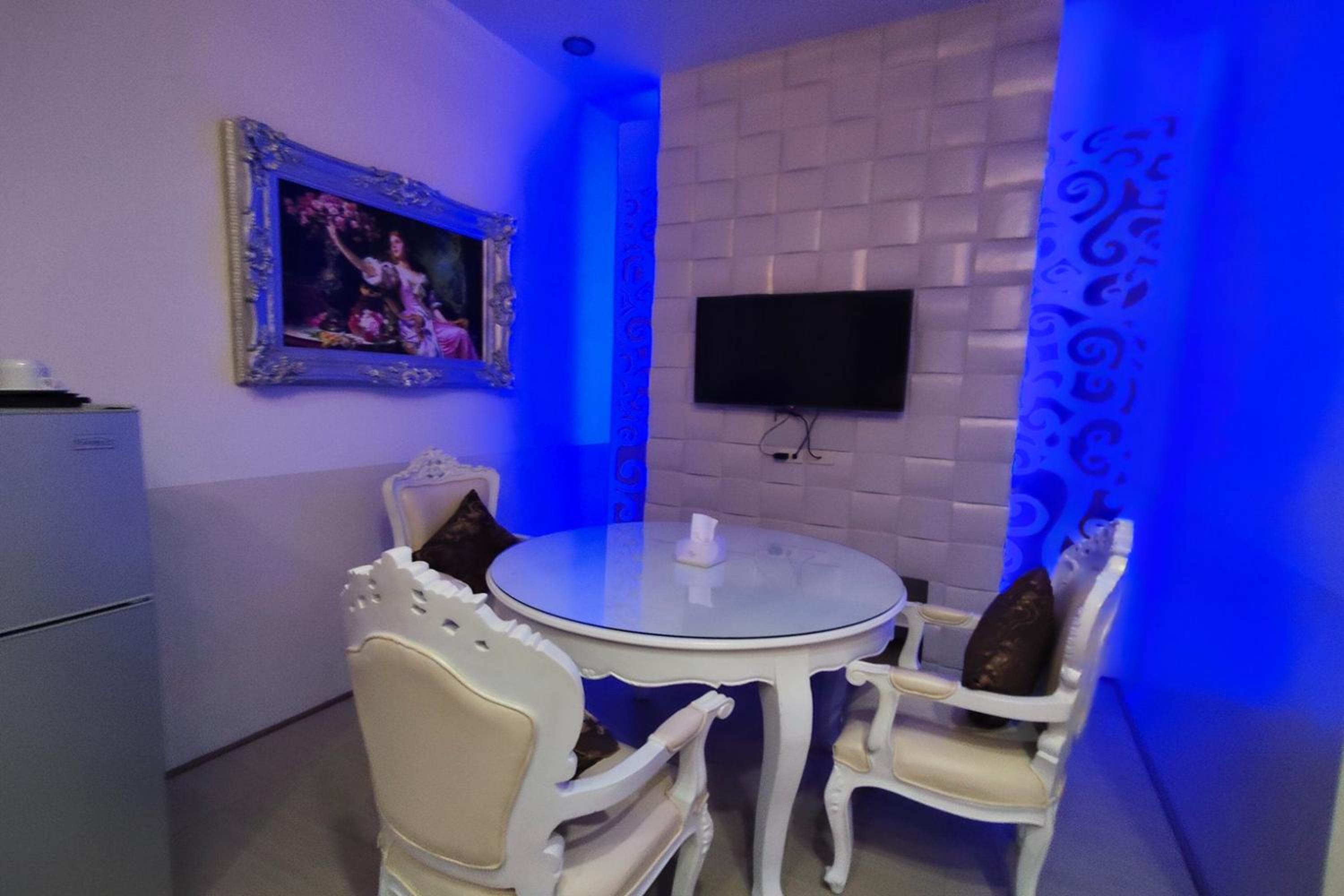 Suite - Photo 3