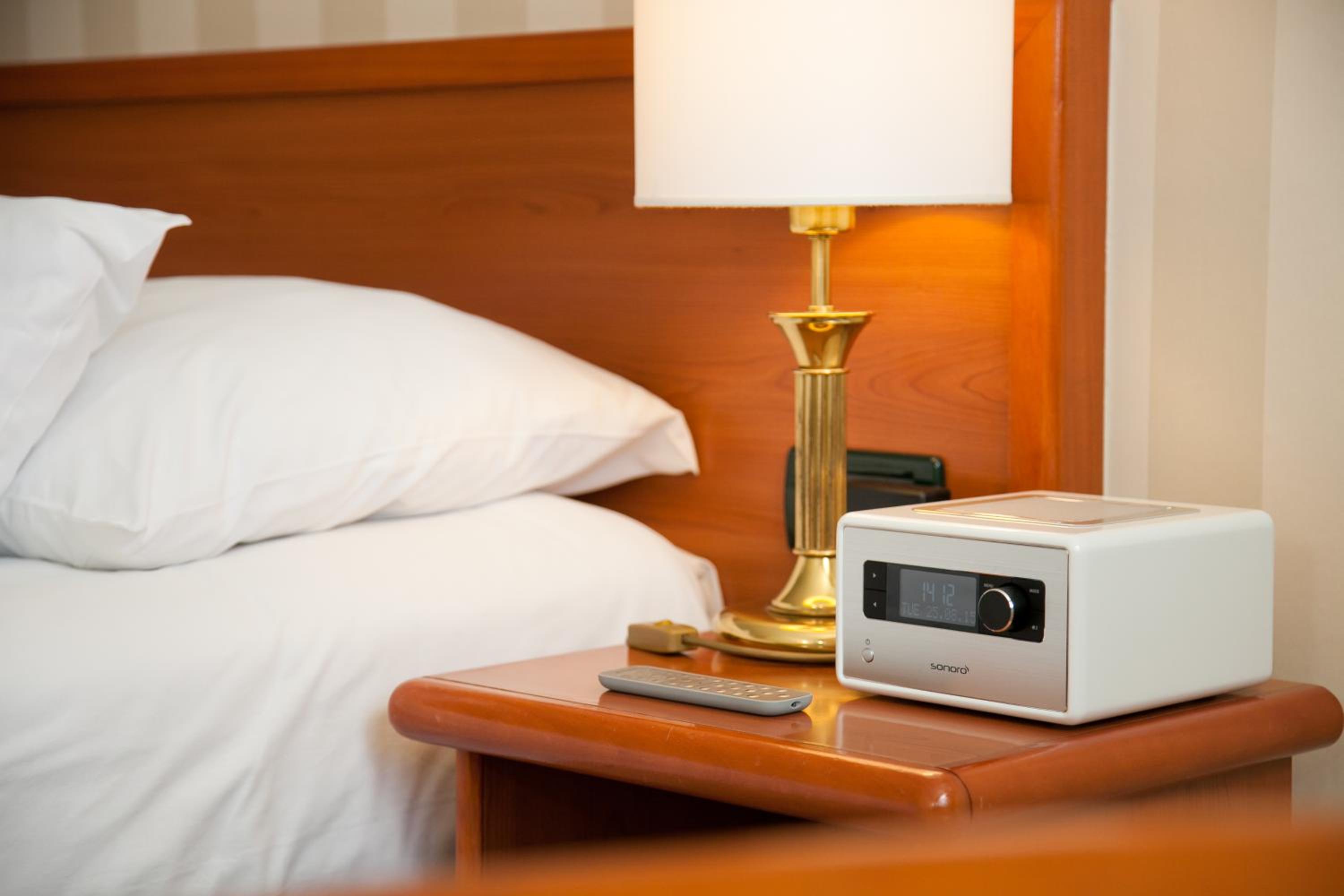 Bed & Sleeping Area