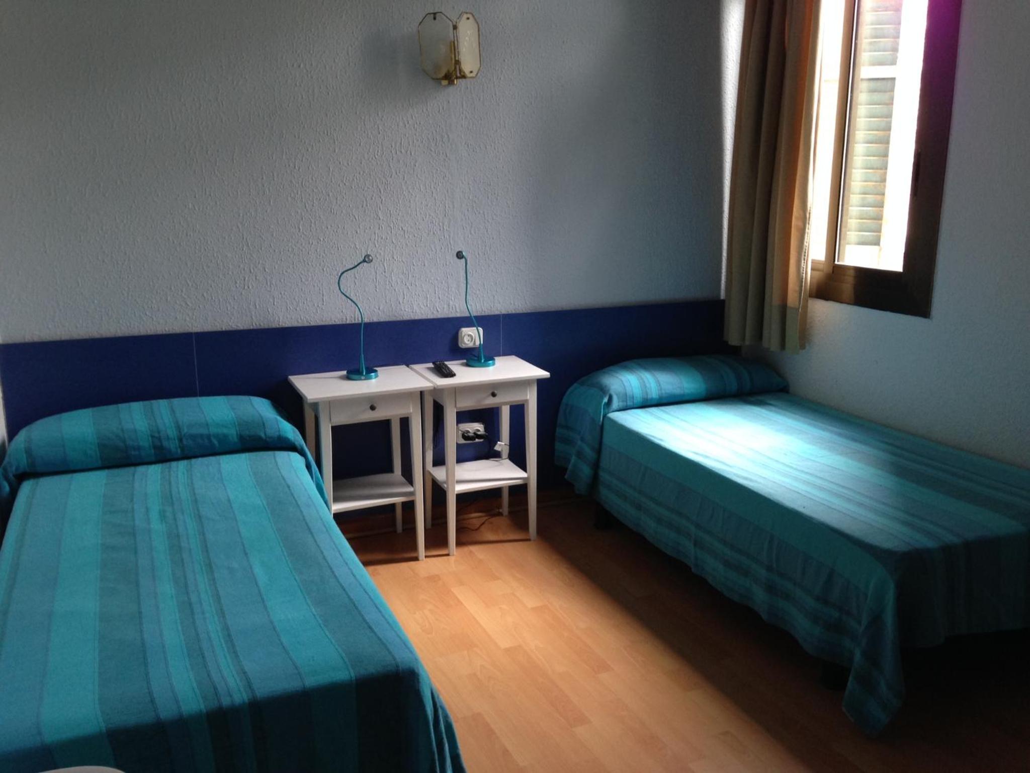 Basic Triple Room with Shared Bathroom photo 3
