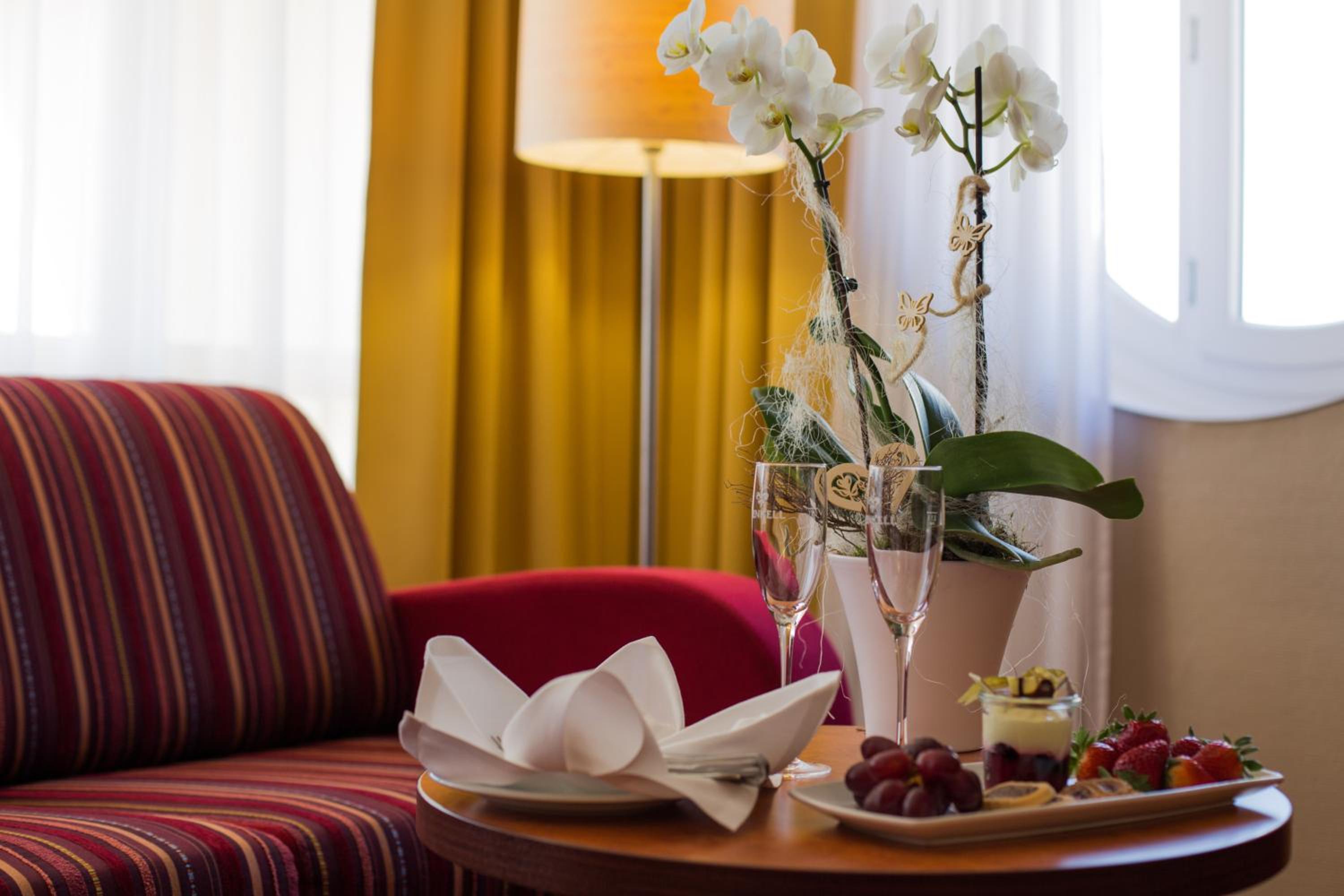 King Suite with Balcony - Photo 14