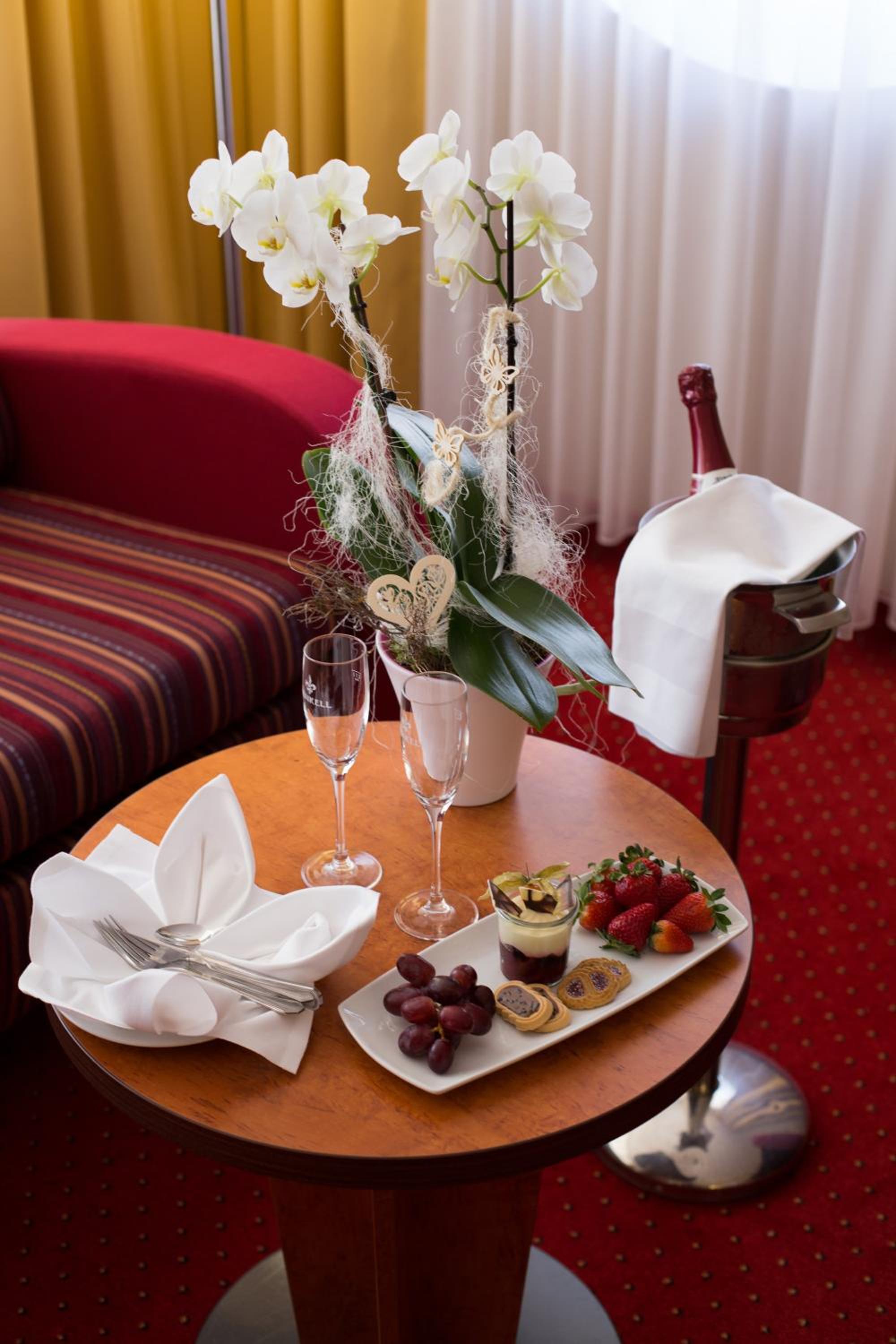 King Suite with Balcony - Photo 7