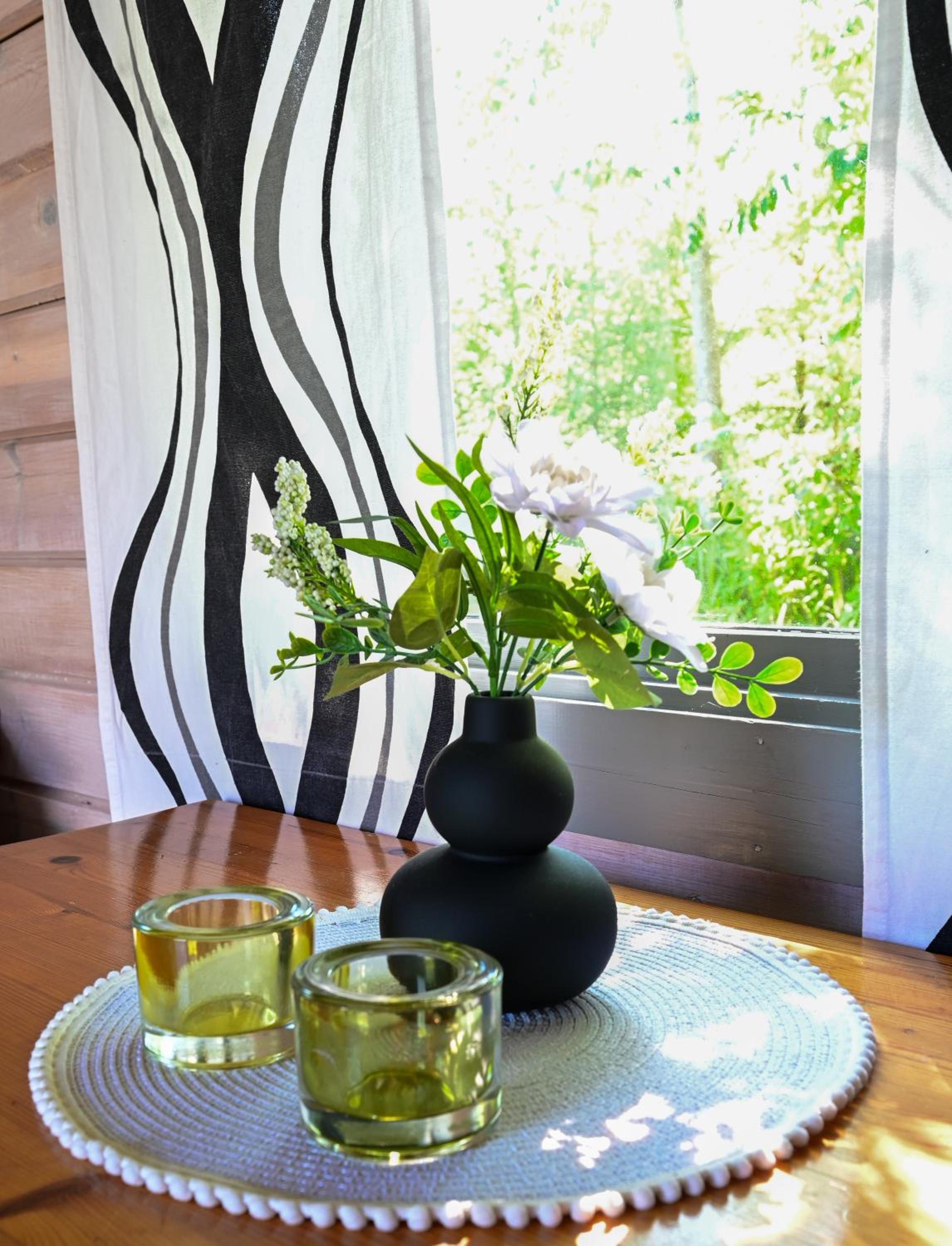 Mobile Home - Photo 2