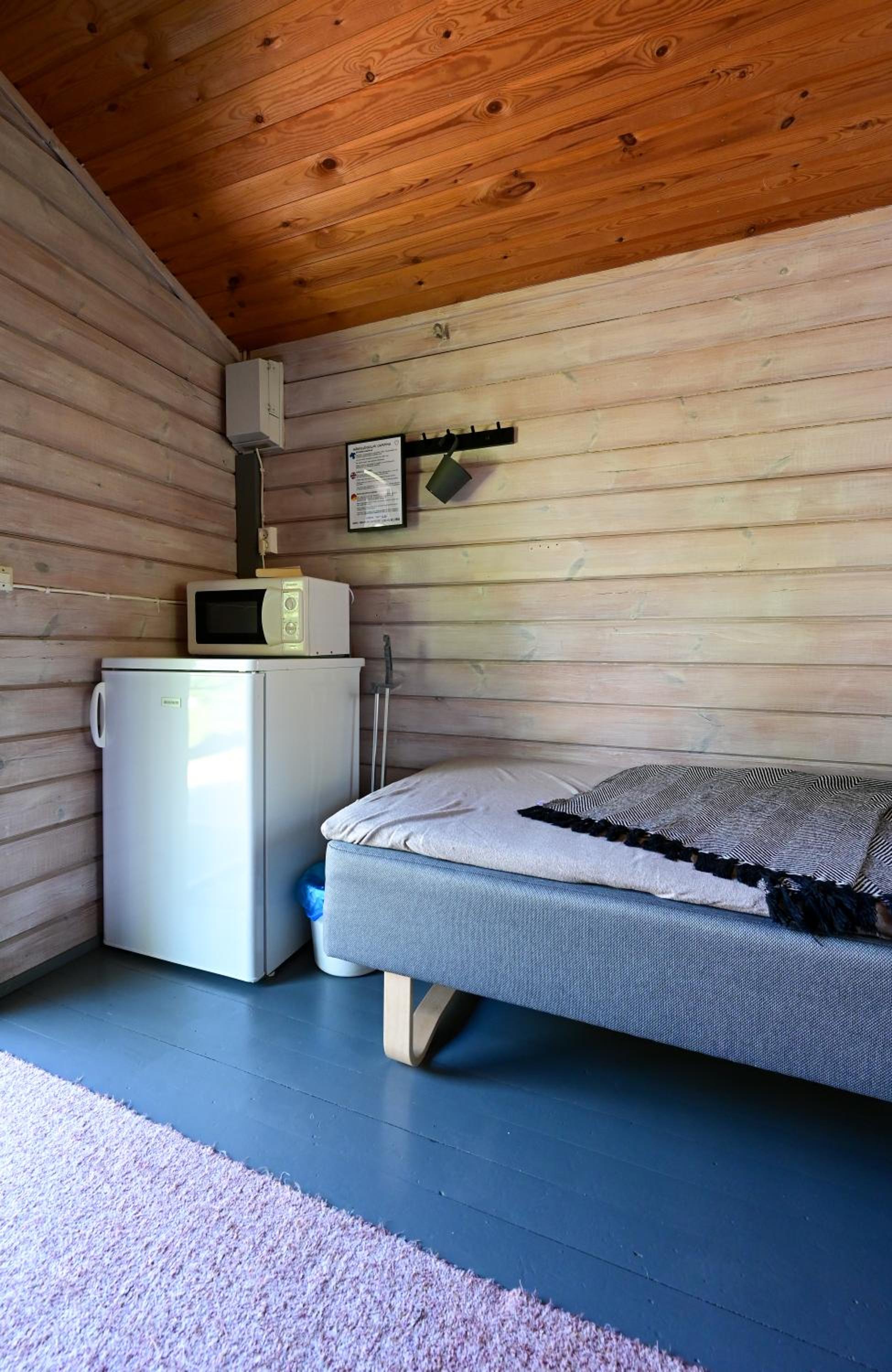 Mobile Home - Photo 3