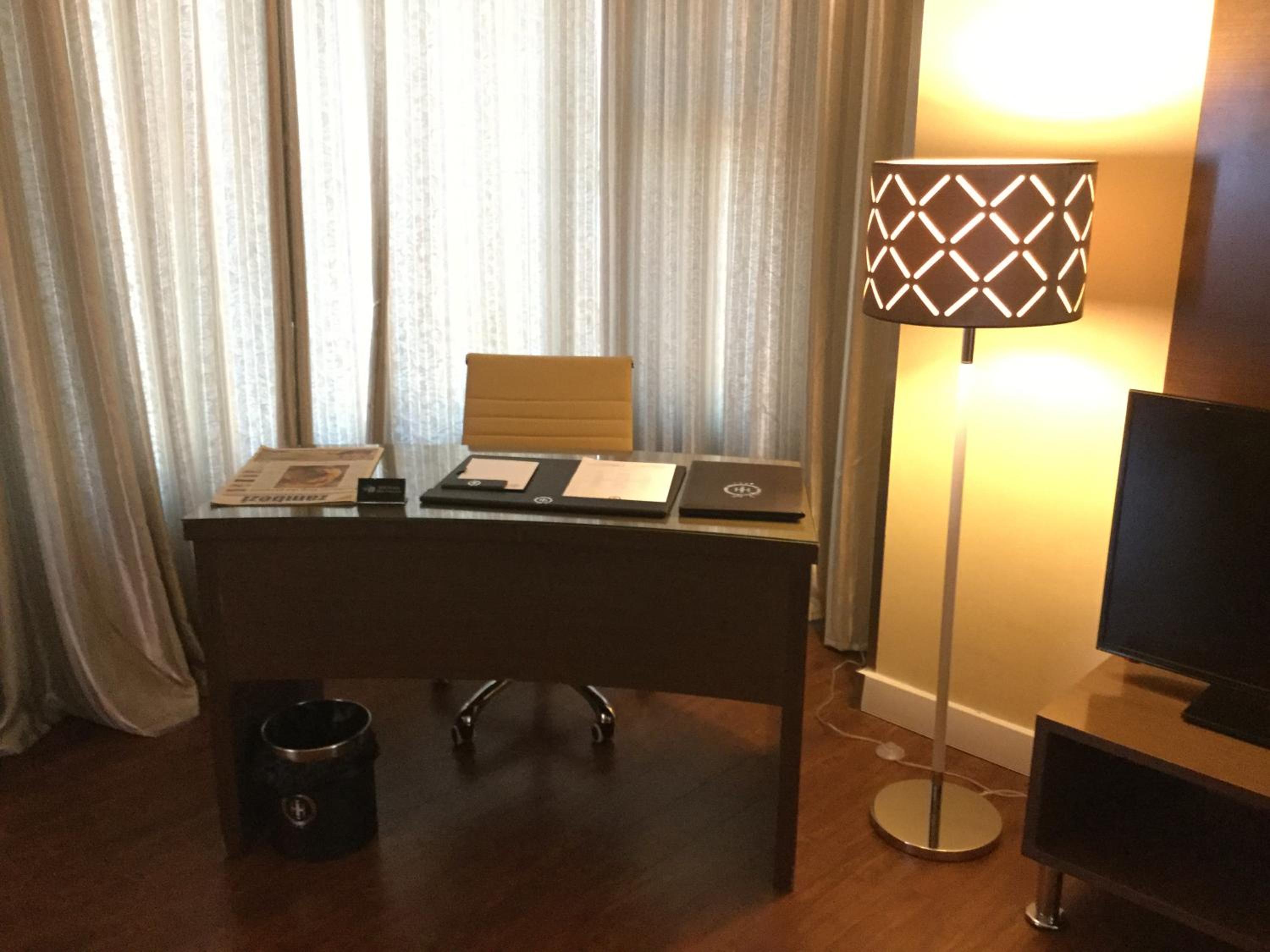 Deluxe Suite with Spa Bath photo 3