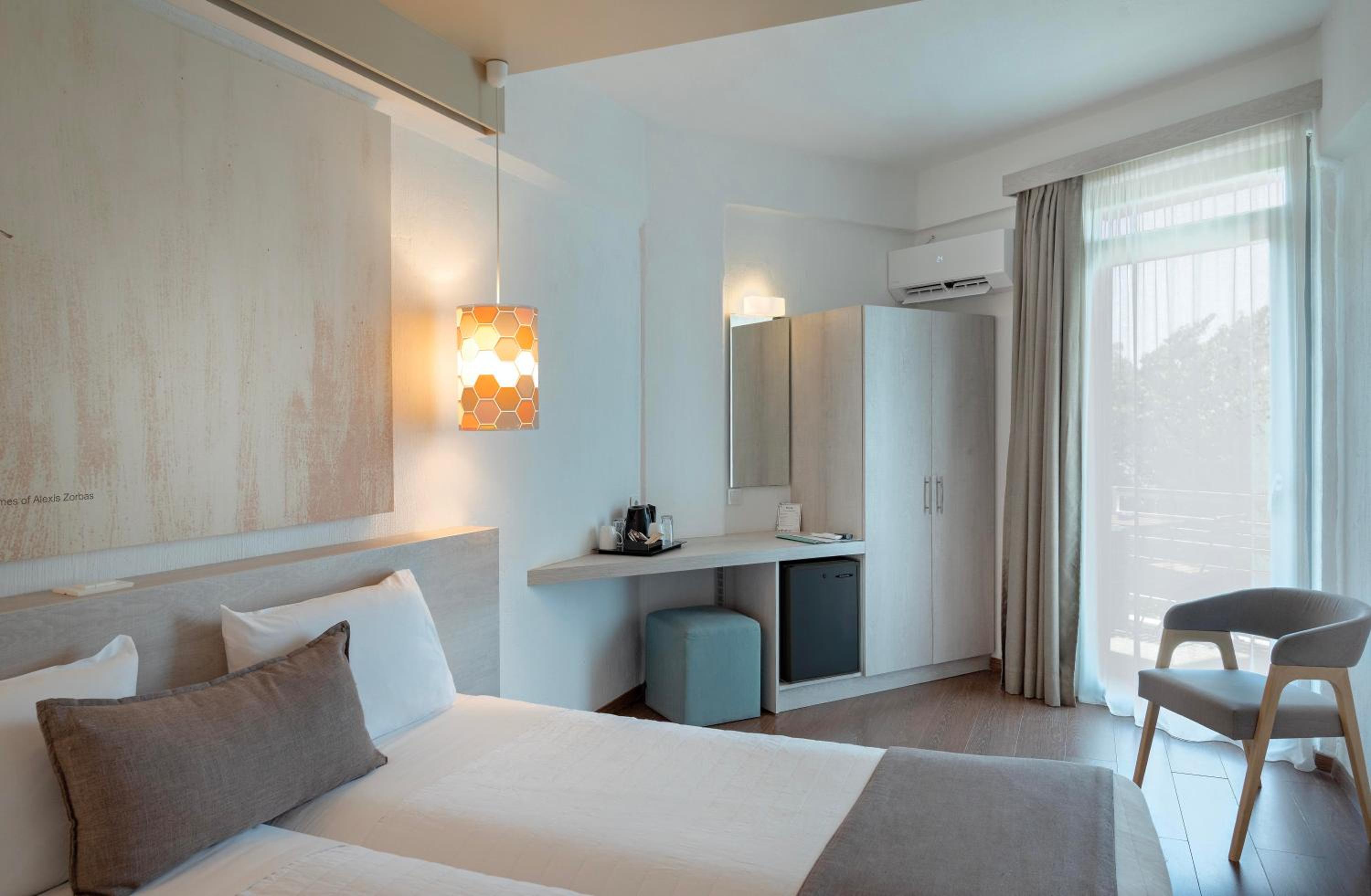 Double or Twin Room with Sea View - Photo 1