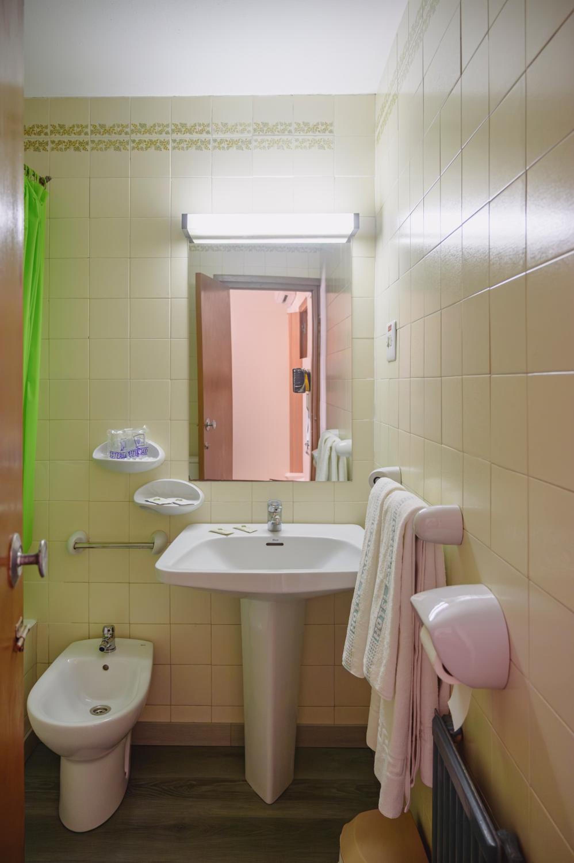 Budget Double Room photo 3