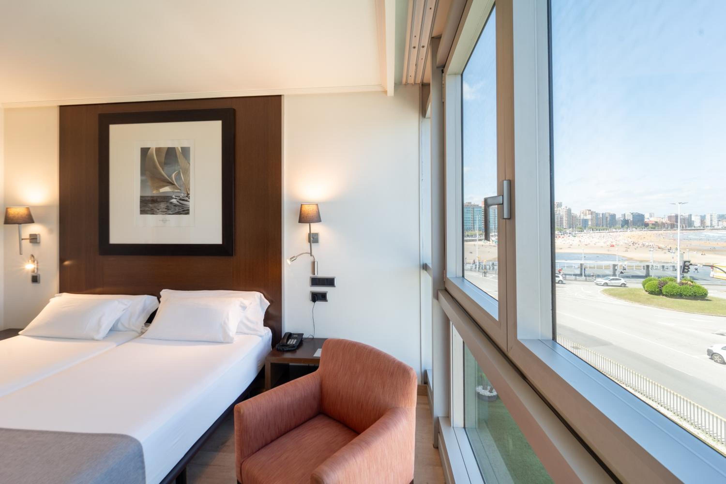 Double Room with Side Sea View - Photo 2