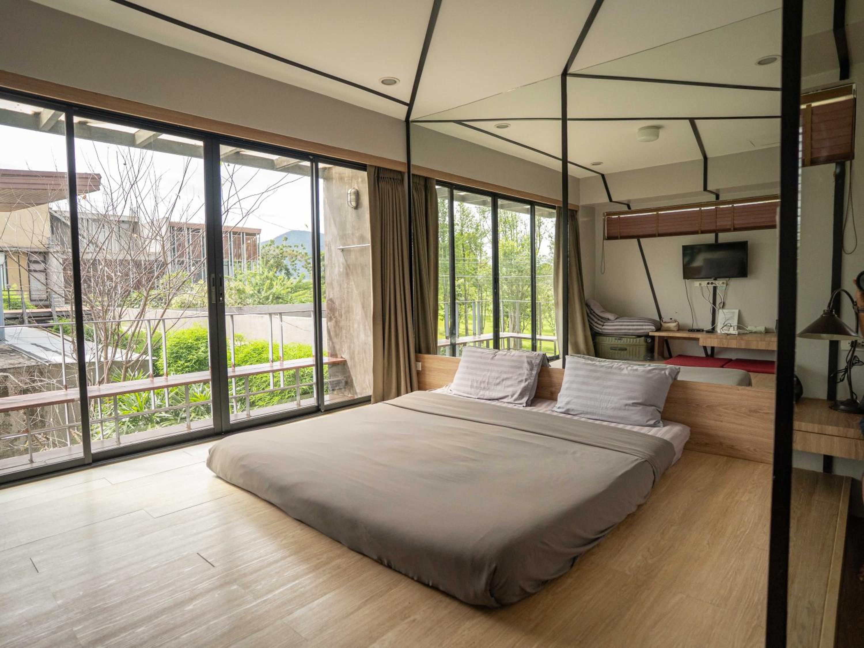 Twin Room with View - Photo 7