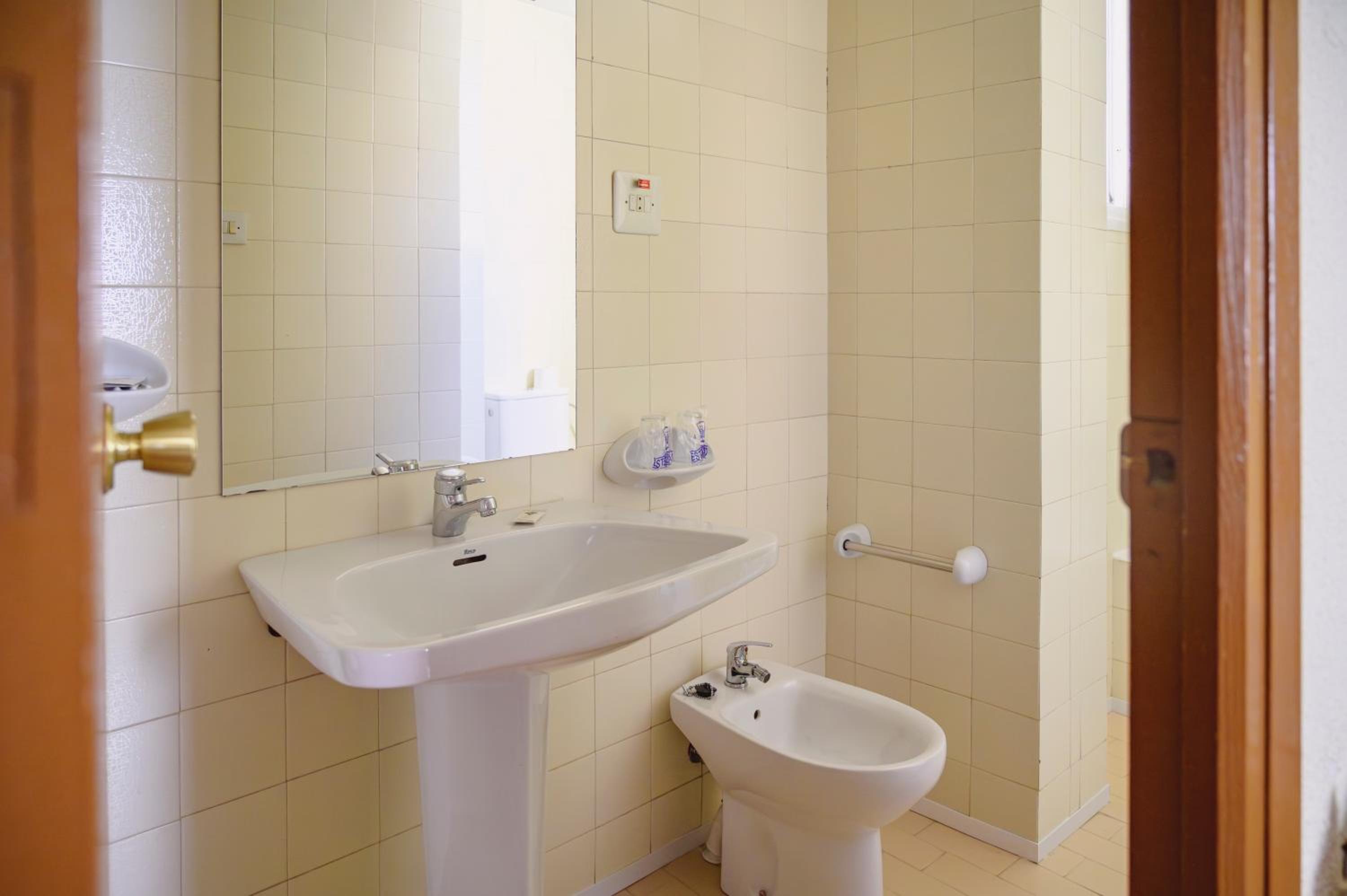 Budget Double Room photo 2