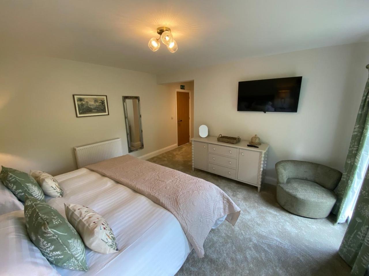 Four-Bedroom House photo 1