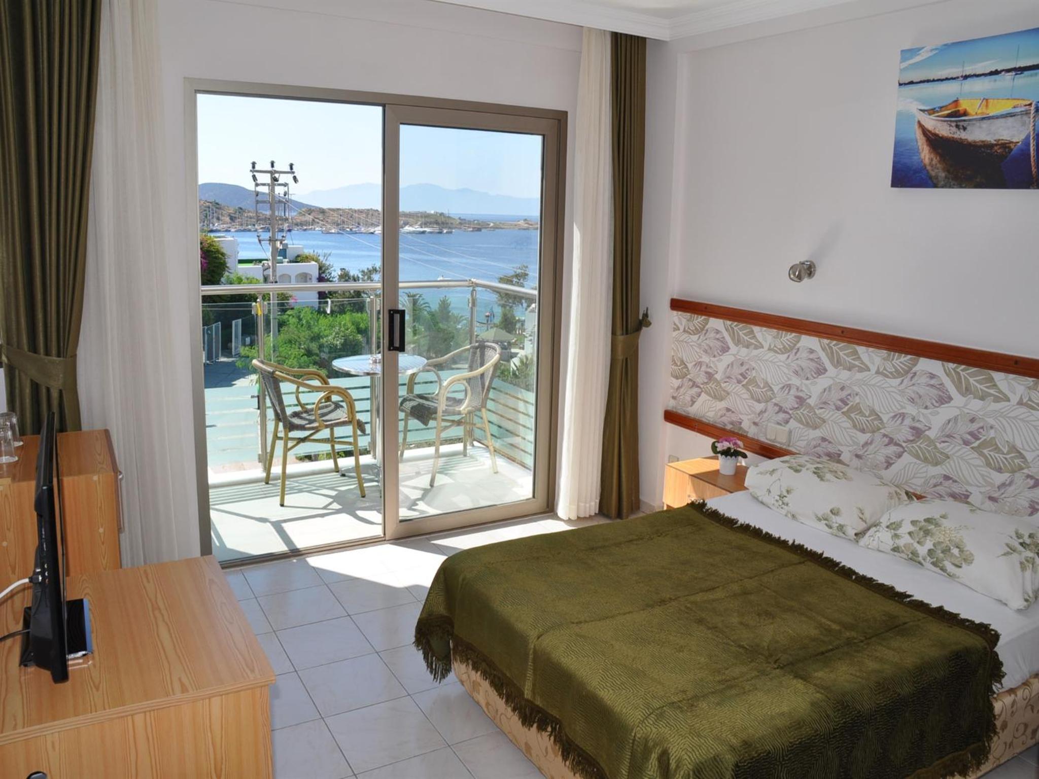 Double or Twin Room with Sea View
