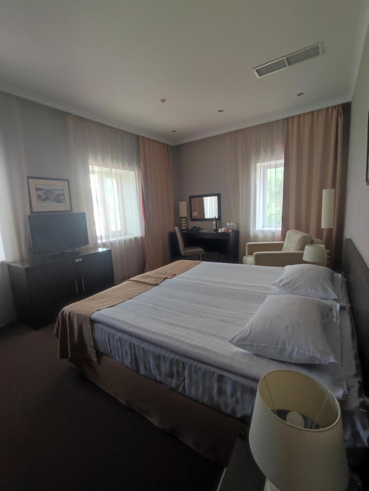 Double or Twin Room - Disability Access photo 3