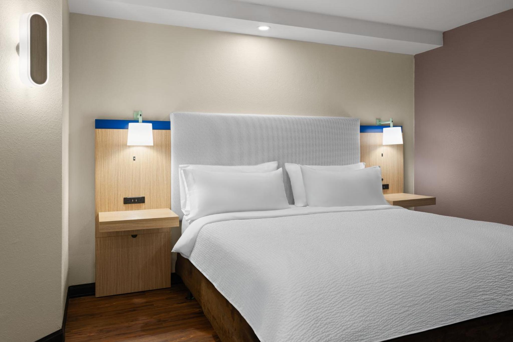 Standard King Room - Photo 6