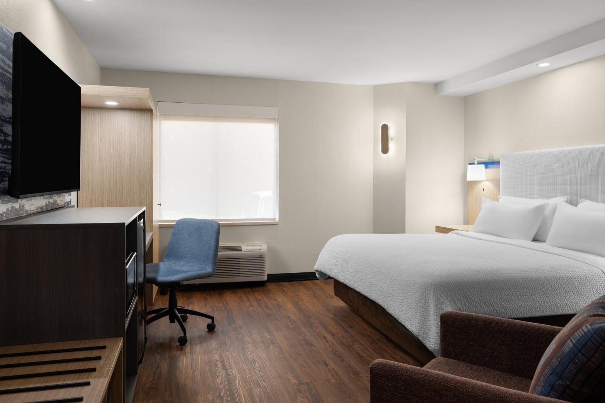 King Room - Mobility Access/Hearing Accessible - Photo 7