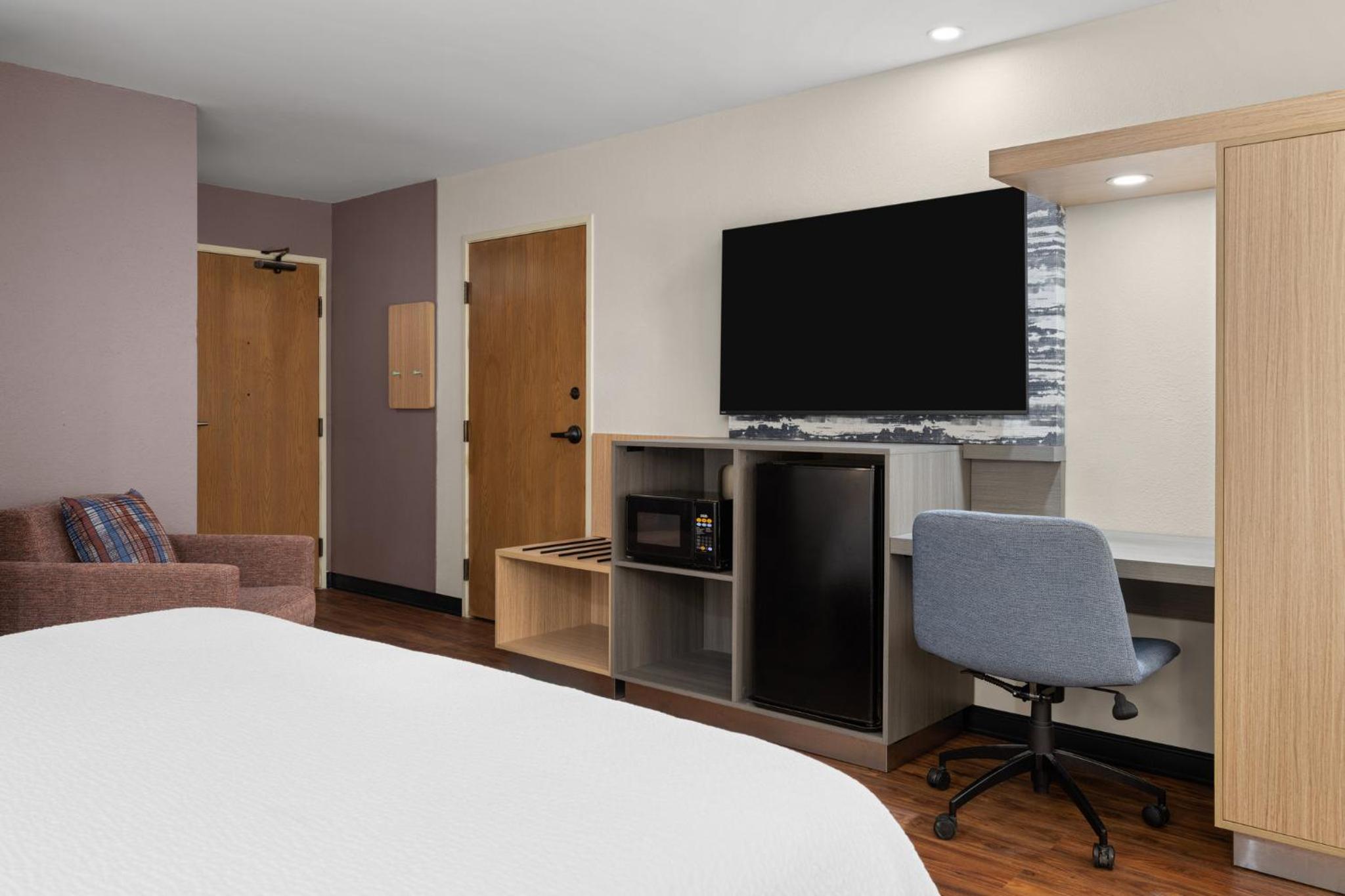 King Room - Mobility Access/Hearing Accessible - Photo 8