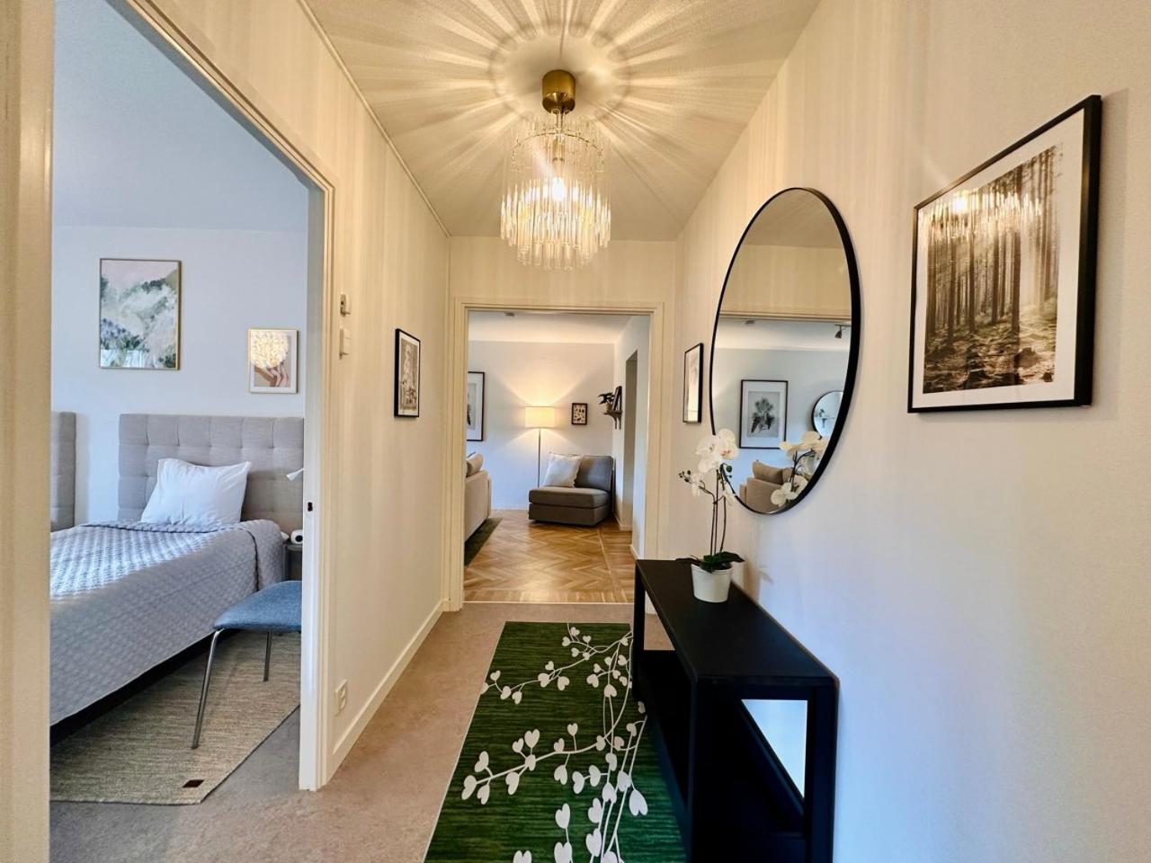Two-Bedroom Apartment with Balcony photo 2