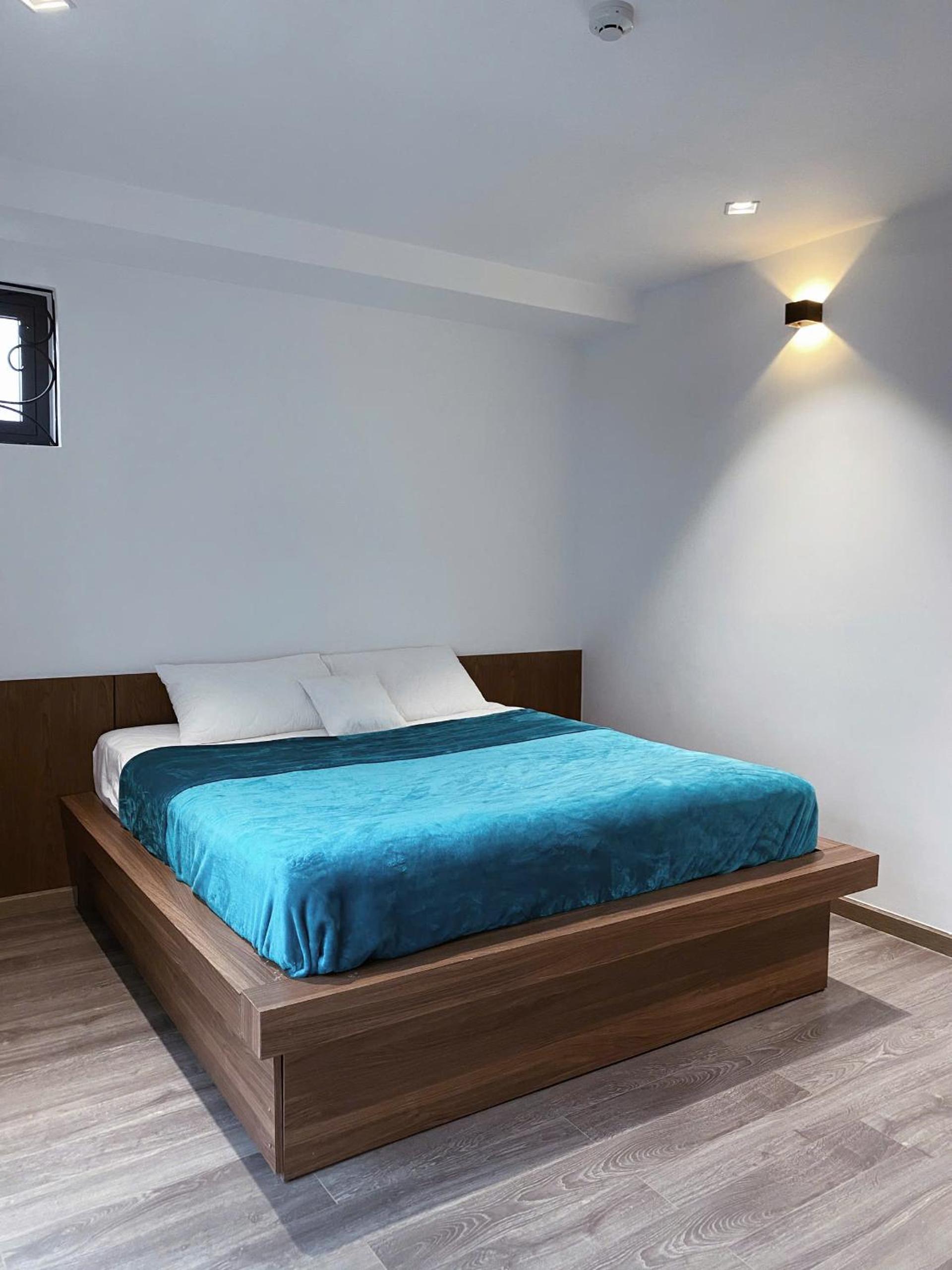 Standard Queen Room